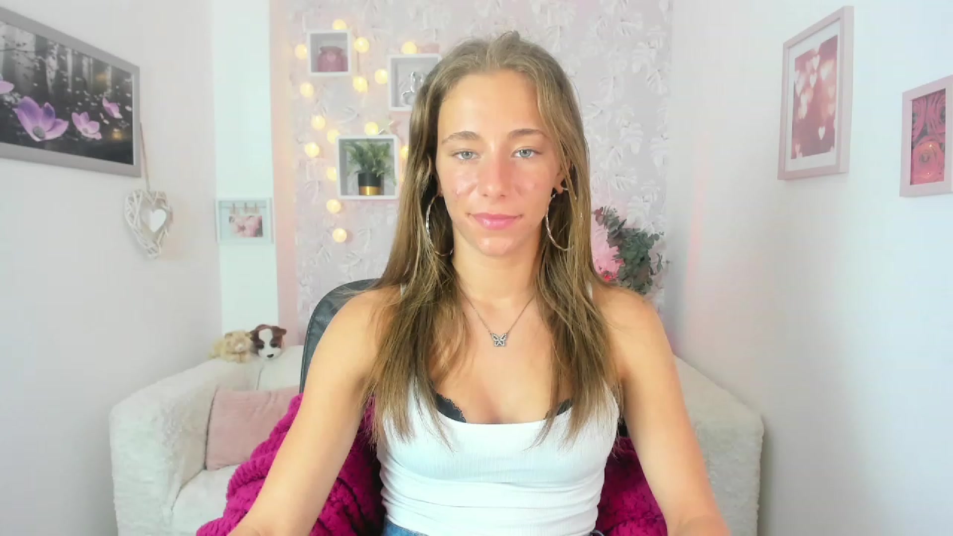 Gallery image thumbnail from Sasha_White18's myfreecams stream on, 05/25/2023, 15:33 image 9 of 20
