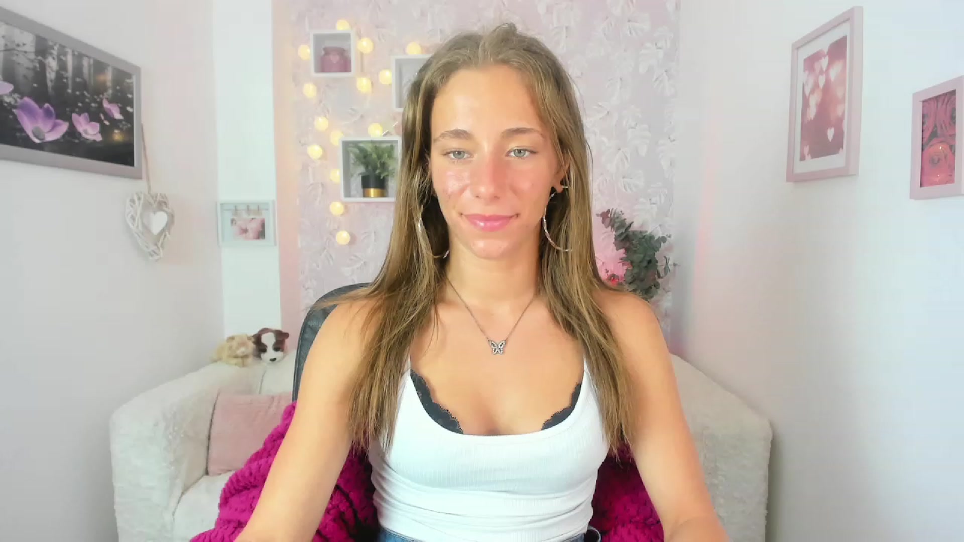 Gallery image thumbnail from Sasha_White18's myfreecams stream on, 05/25/2023, 15:33 image 12 of 20
