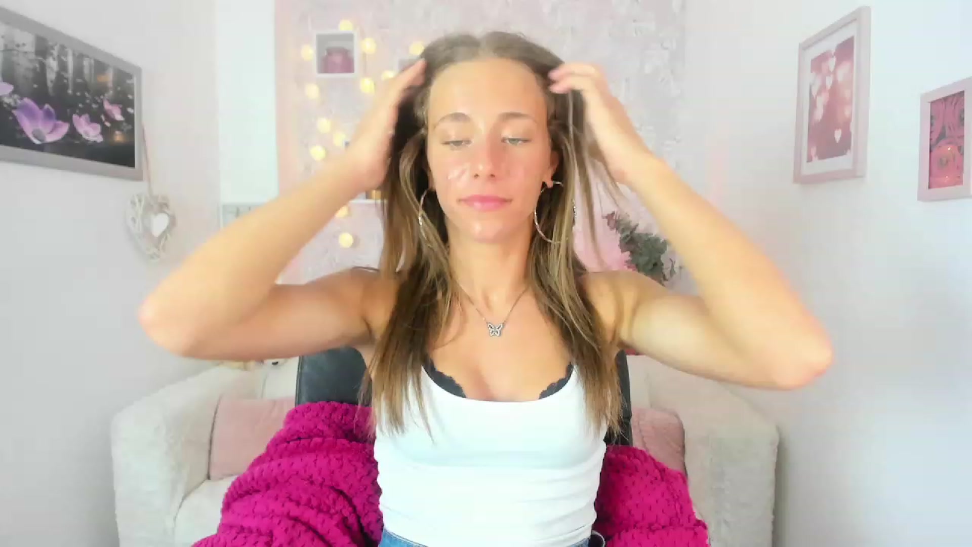 Gallery image thumbnail from Sasha_White18's myfreecams stream on, 05/25/2023, 15:33 image 14 of 20