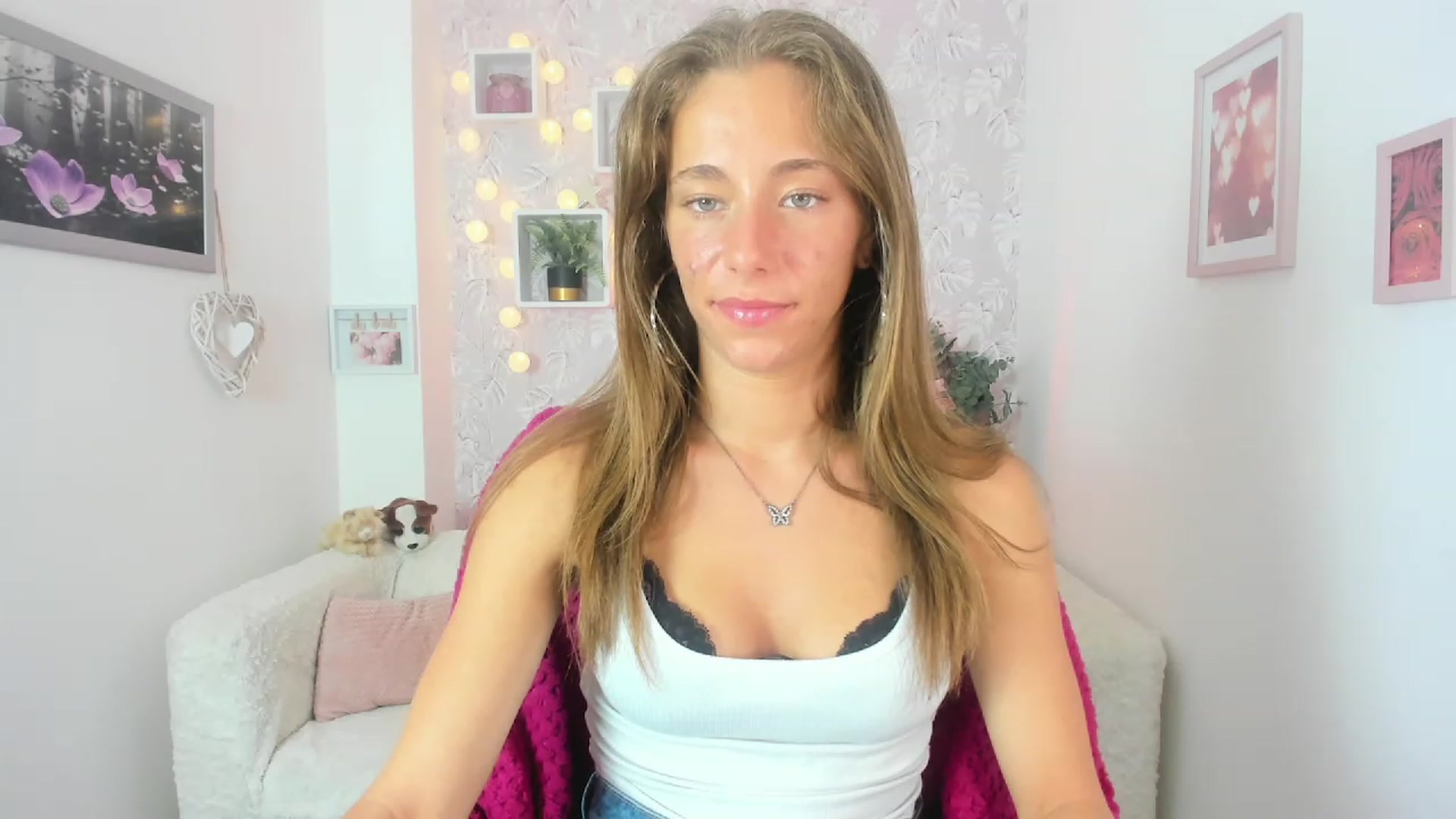 Gallery image thumbnail from Sasha_White18's myfreecams stream on, 05/25/2023, 17:00 image 17 of 20