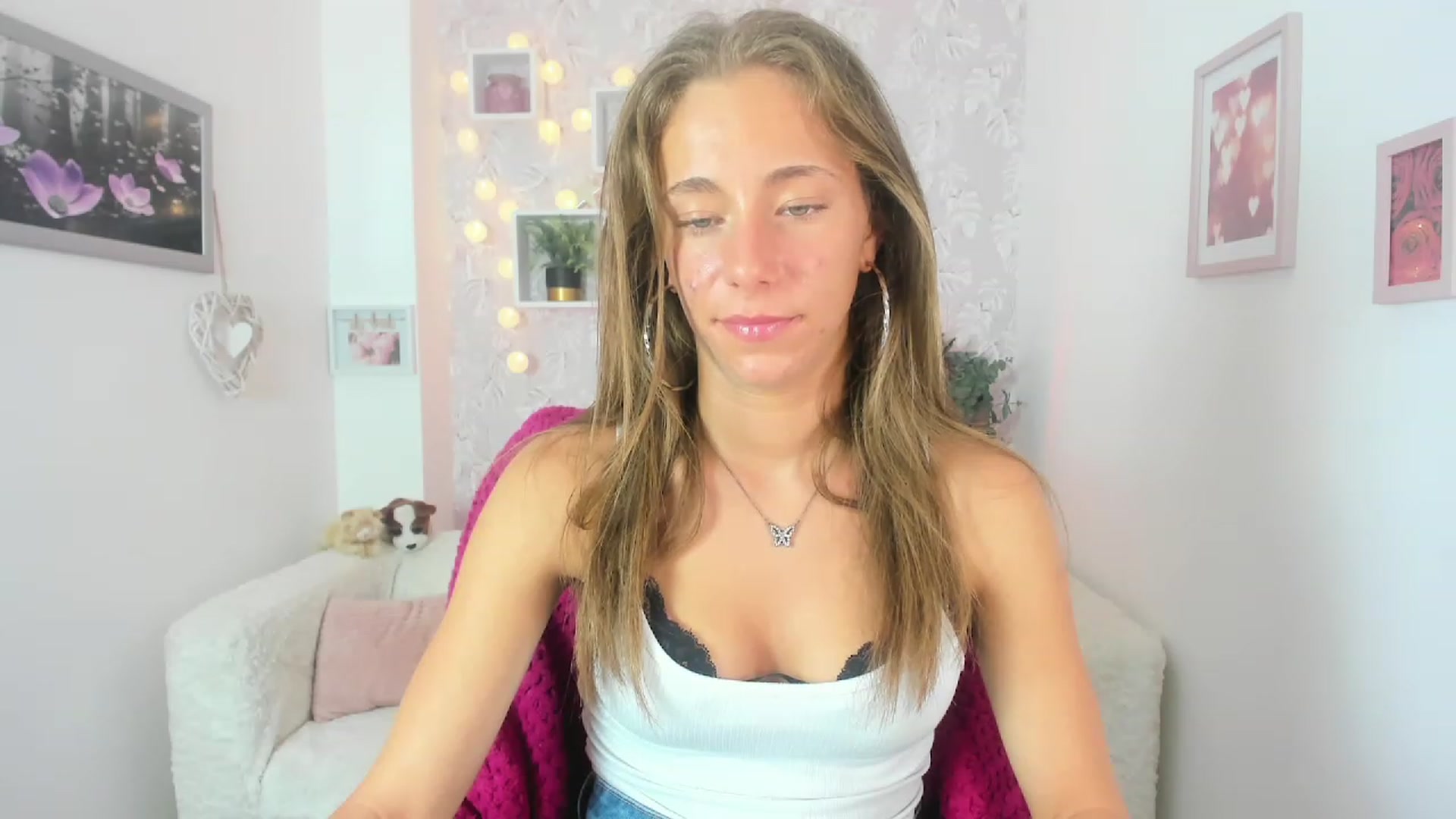 Gallery image thumbnail from Sasha_White18's myfreecams stream on, 05/25/2023, 17:00 image 19 of 20