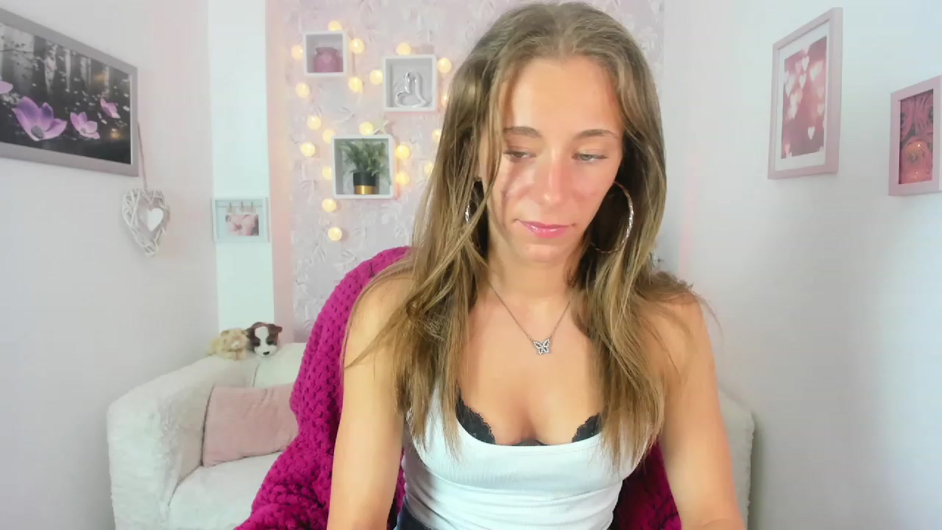 Gallery image thumbnail from Sasha_White18's myfreecams stream on, 05/25/2023, 17:00 image 11 of 20