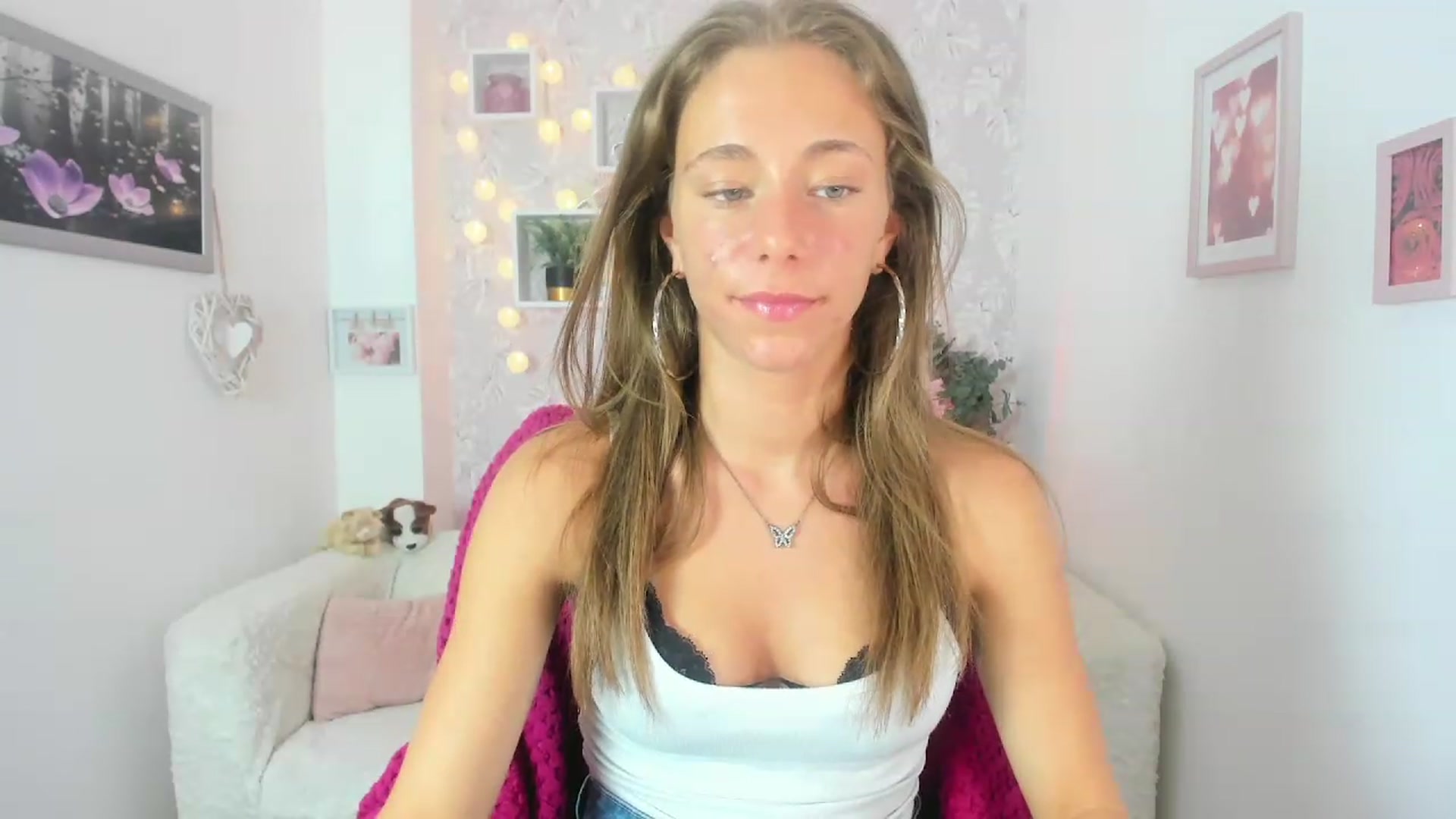Gallery image thumbnail from Sasha_White18's myfreecams stream on, 05/25/2023, 17:00 image 18 of 20