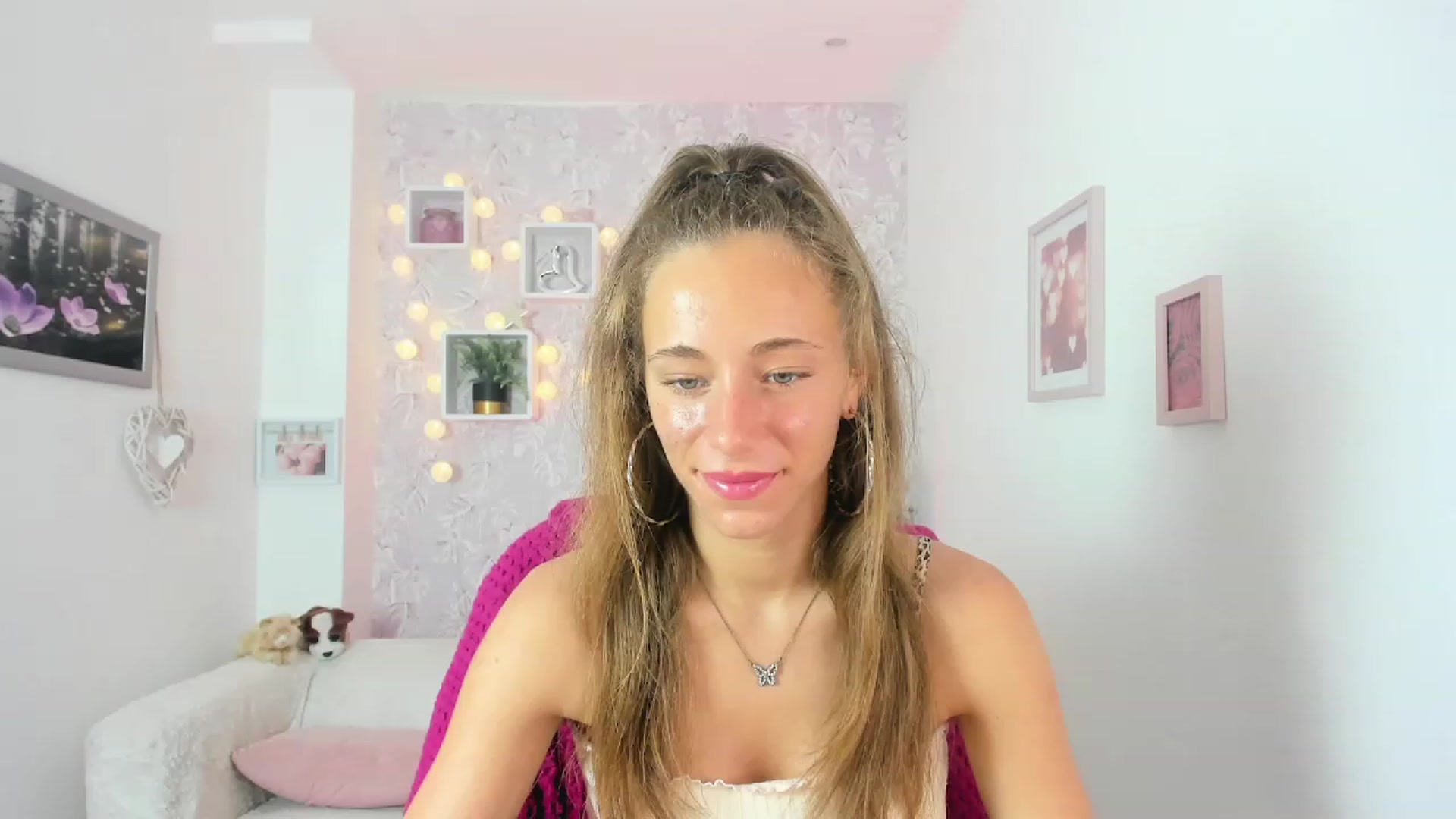 Gallery image thumbnail from Sasha_White18's myfreecams stream on, 05/30/2023, 13:55 image 6 of 20