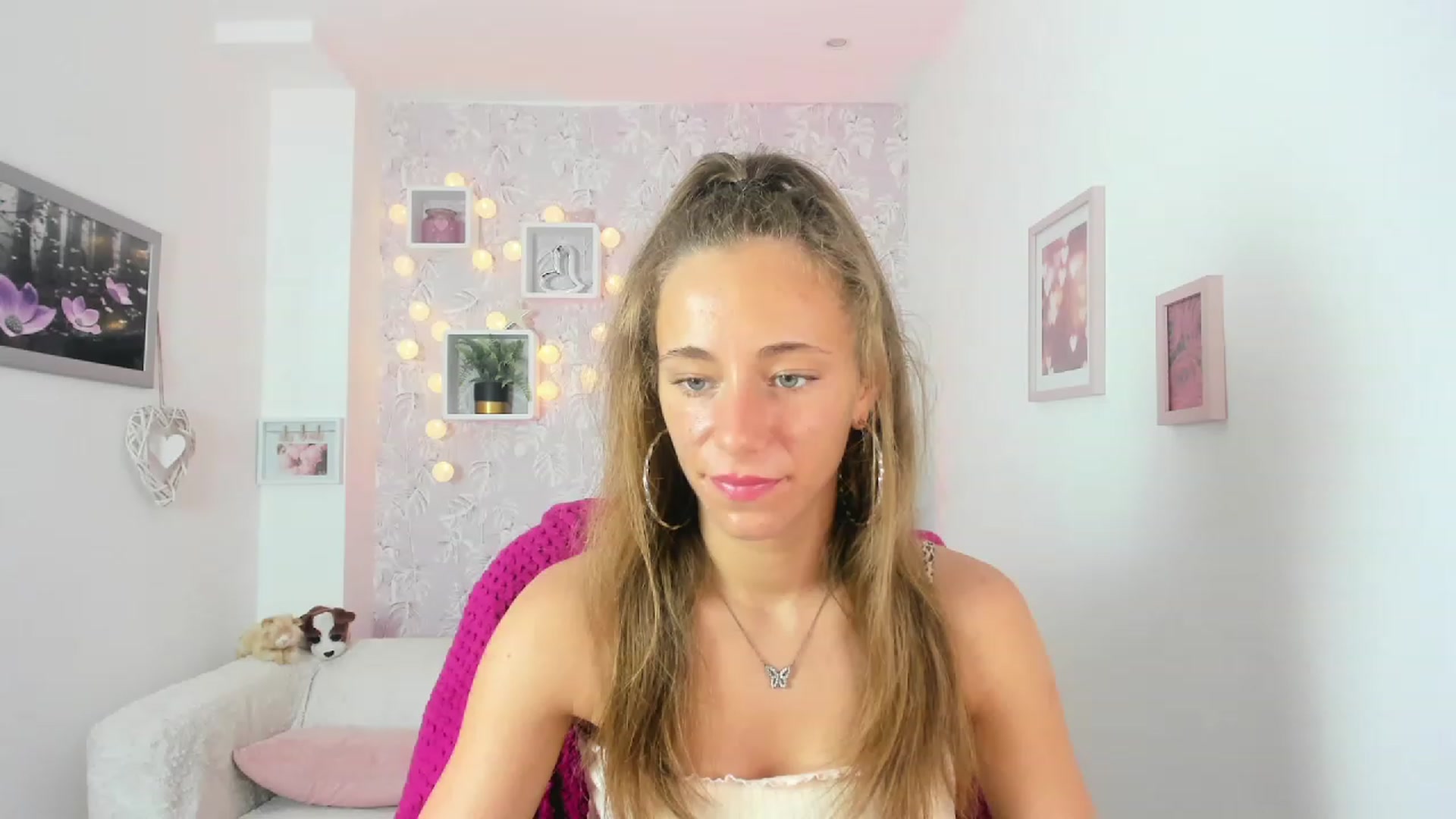 Gallery image thumbnail from Sasha_White18's myfreecams stream on, 05/30/2023, 13:55 image 7 of 20