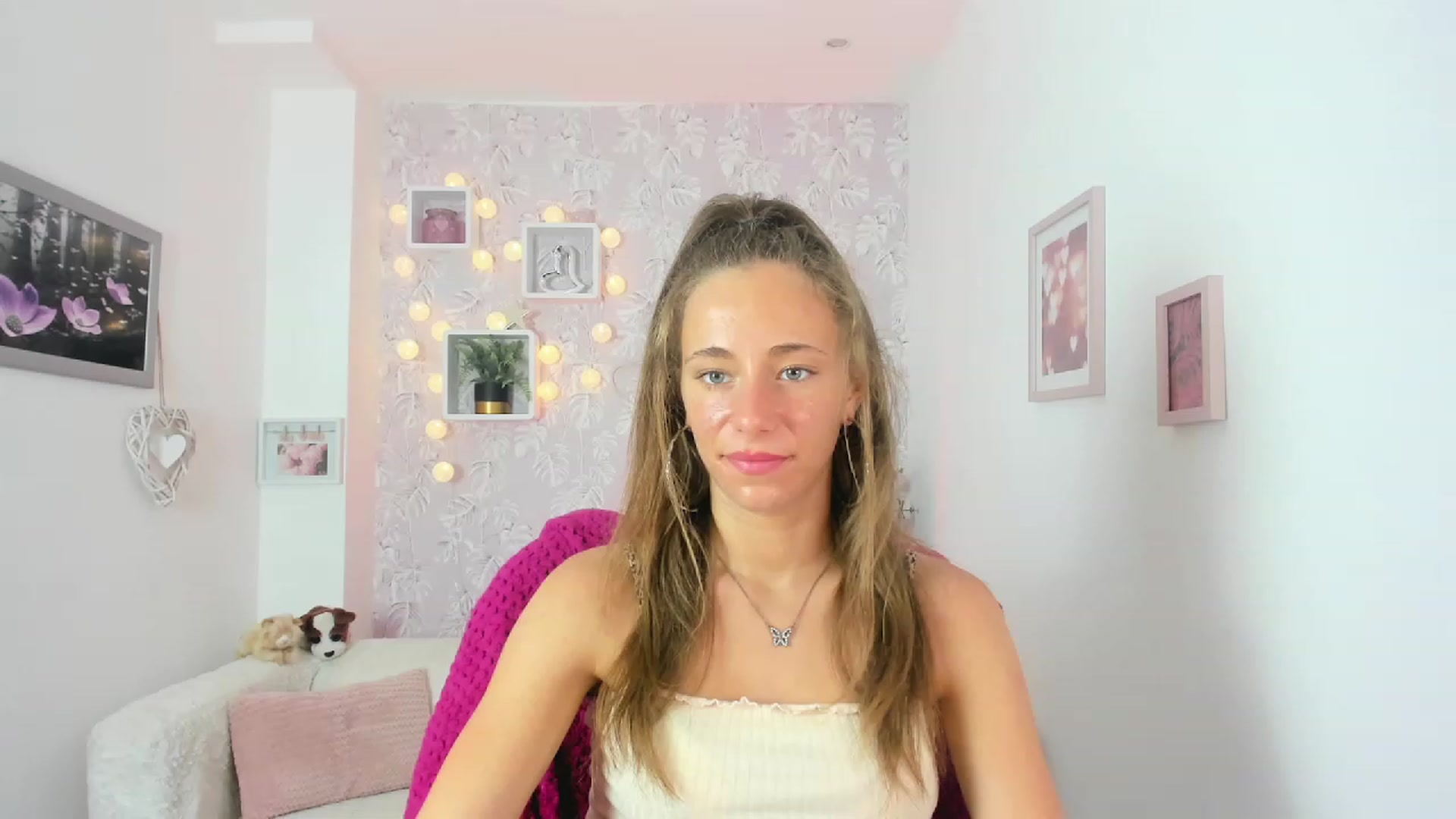 Gallery image thumbnail from Sasha_White18's myfreecams stream on, 05/30/2023, 13:55 image 16 of 20