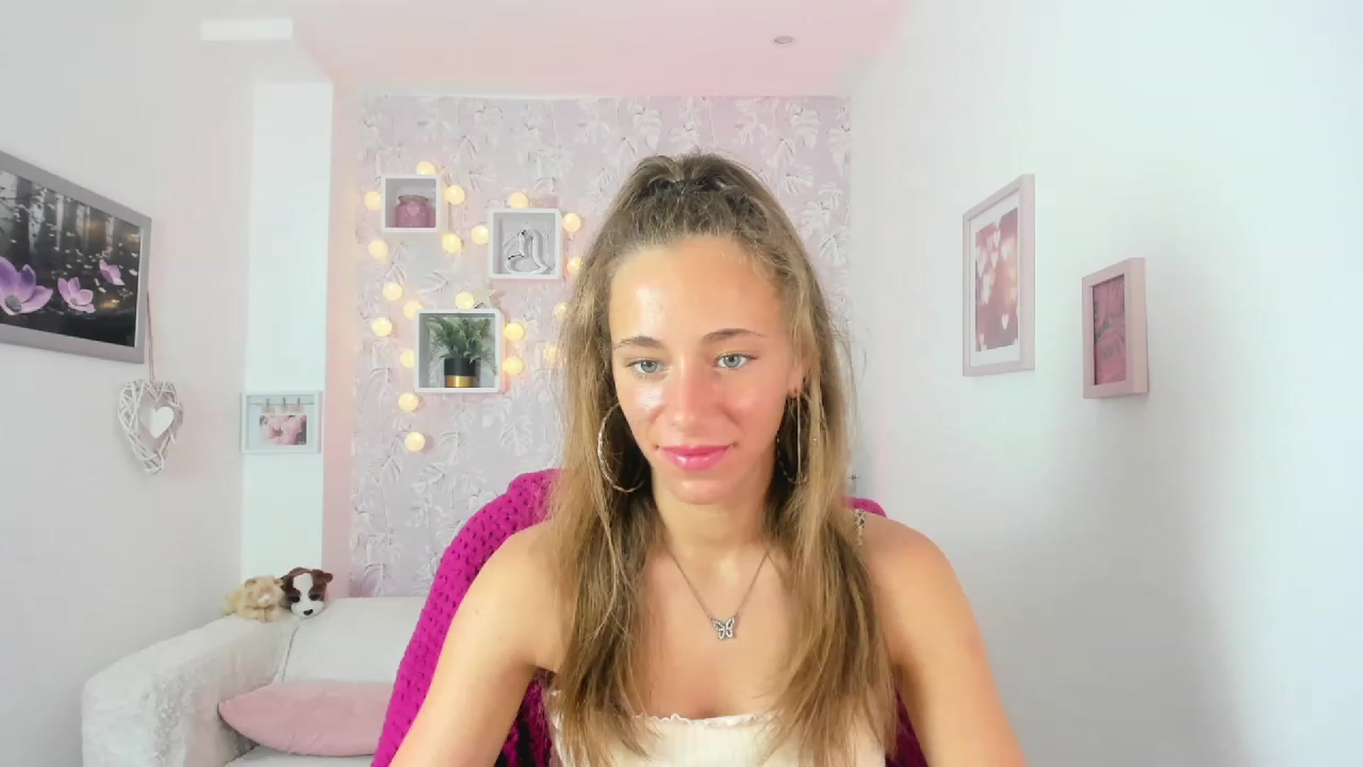Gallery image thumbnail from Sasha_White18's myfreecams stream on, 05/30/2023, 13:55 image 8 of 20