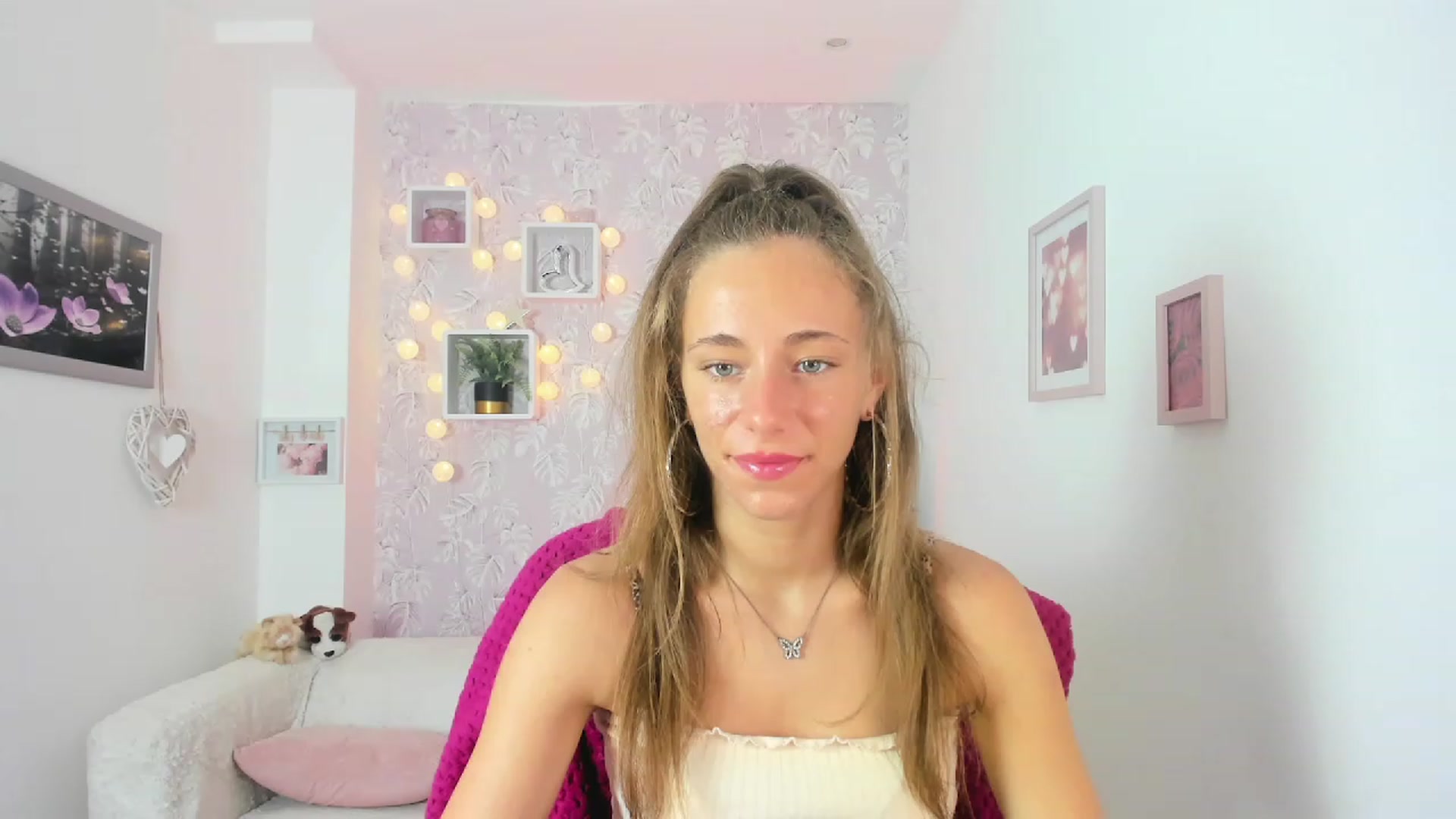 Gallery image thumbnail from Sasha_White18's myfreecams stream on, 05/30/2023, 13:55 image 3 of 20
