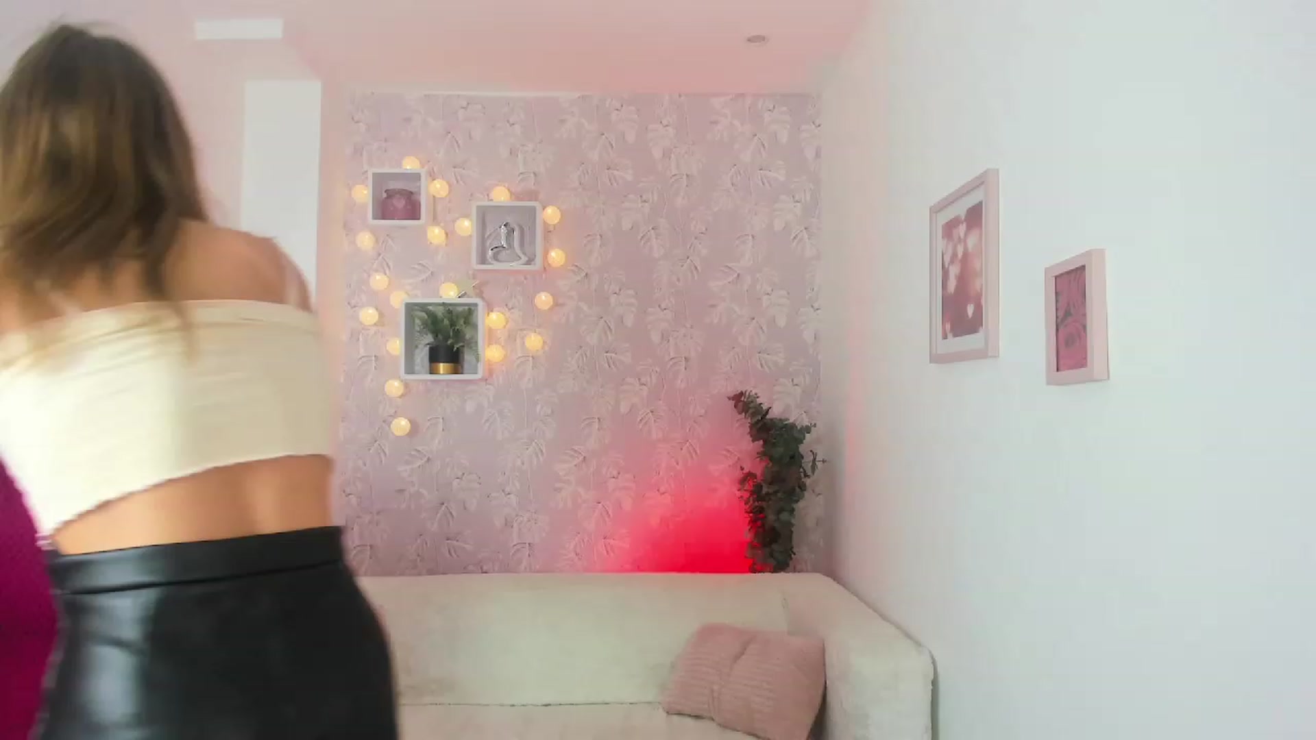 Gallery image thumbnail from Sasha_White18's myfreecams stream on, 05/30/2023, 13:55 image 13 of 20