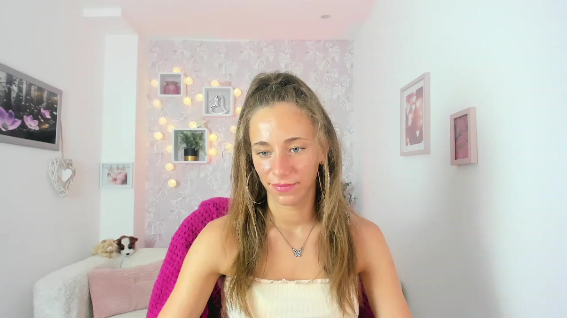Gallery image thumbnail from Sasha_White18's myfreecams stream on, 05/30/2023, 13:55 image 15 of 20