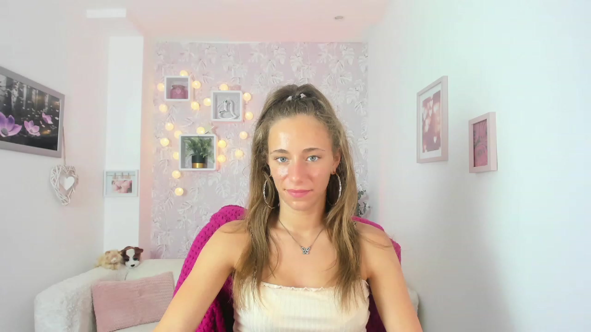 Gallery image thumbnail from Sasha_White18's myfreecams stream on, 05/30/2023, 15:46 image 2 of 20