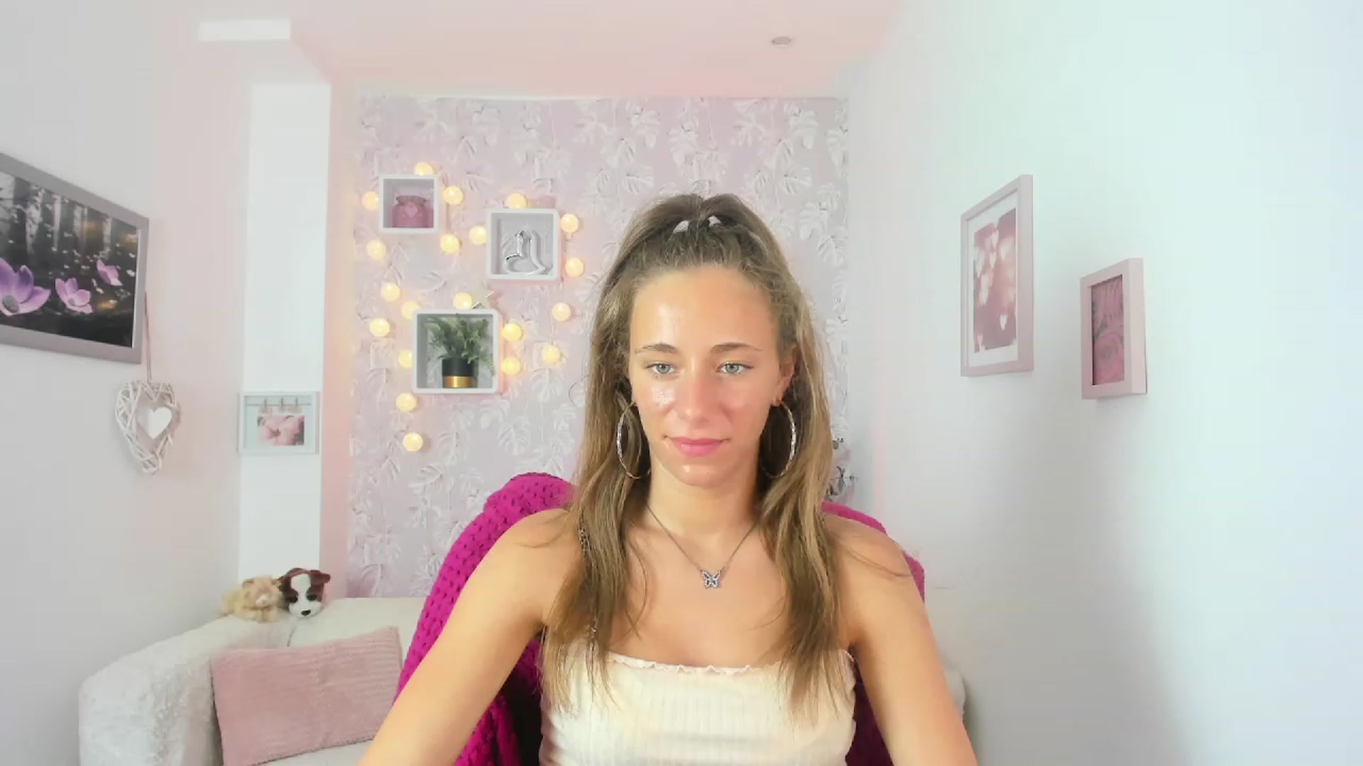 Gallery image thumbnail from Sasha_White18's myfreecams stream on, 05/30/2023, 15:46 image 3 of 20