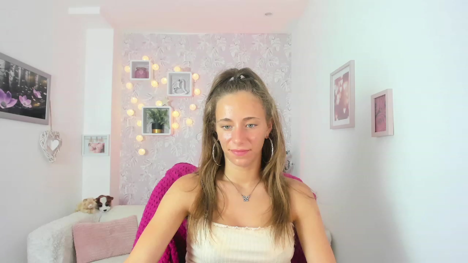 Gallery image thumbnail from Sasha_White18's myfreecams stream on, 05/30/2023, 15:46 image 5 of 20