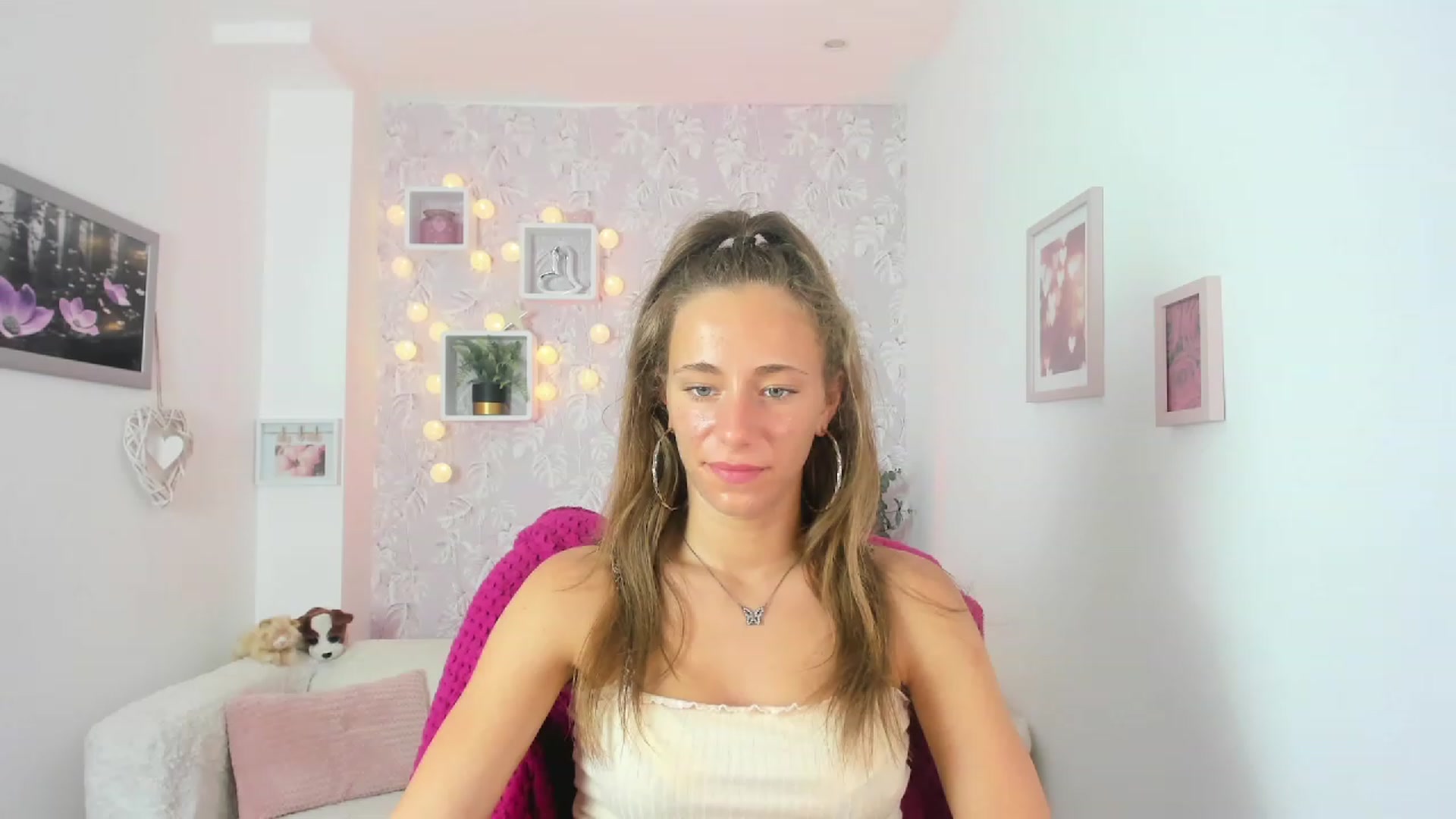Gallery image thumbnail from Sasha_White18's myfreecams stream on, 05/30/2023, 15:46 image 4 of 20