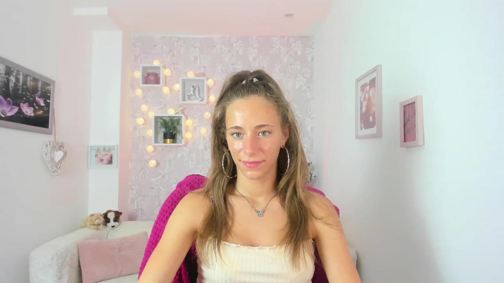 Gallery image thumbnail from Sasha_White18's myfreecams stream on, 05/30/2023, 15:46 image 1 of 20