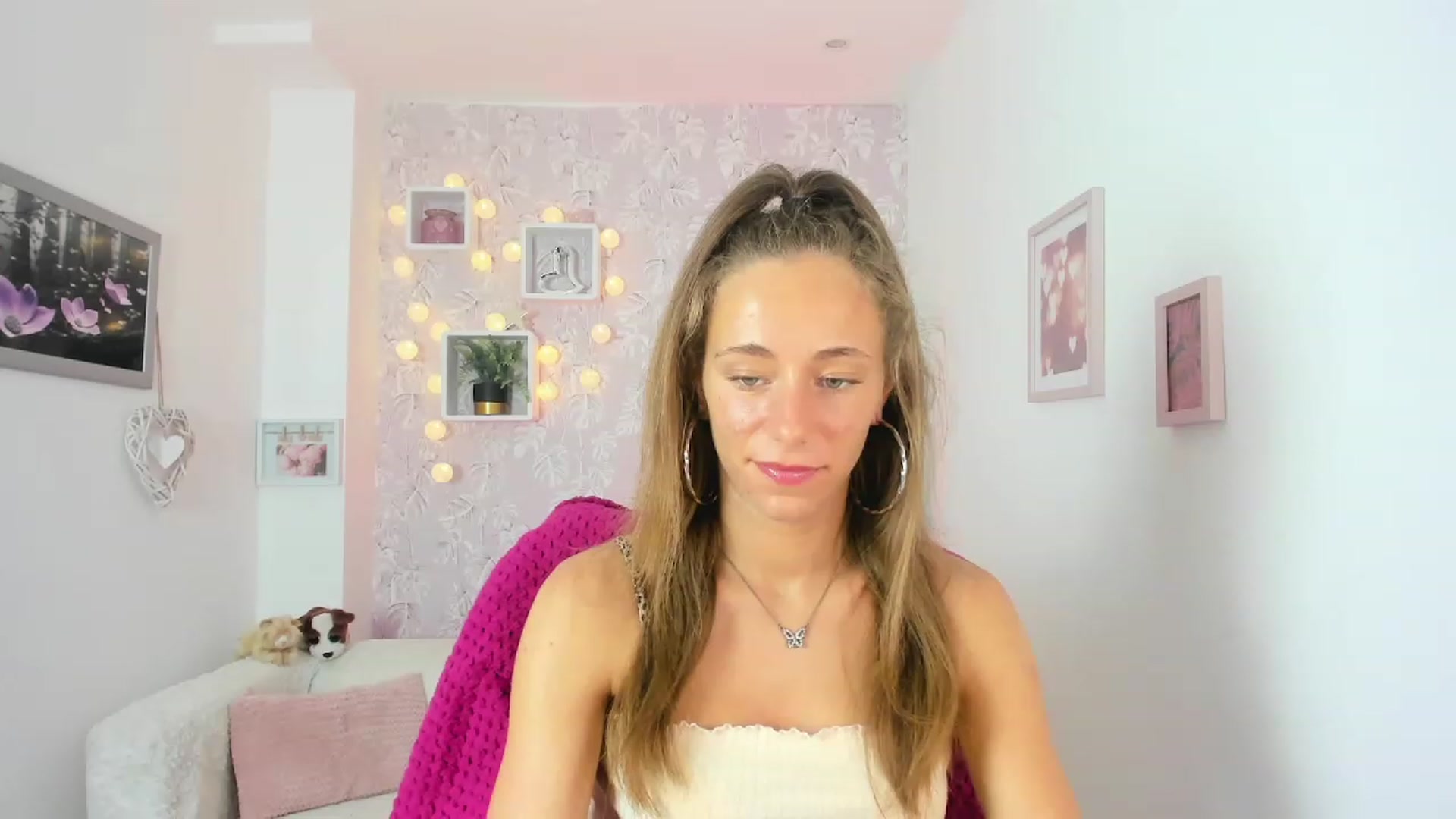 Gallery image thumbnail from Sasha_White18's myfreecams stream on, 05/30/2023, 15:46 image 19 of 20