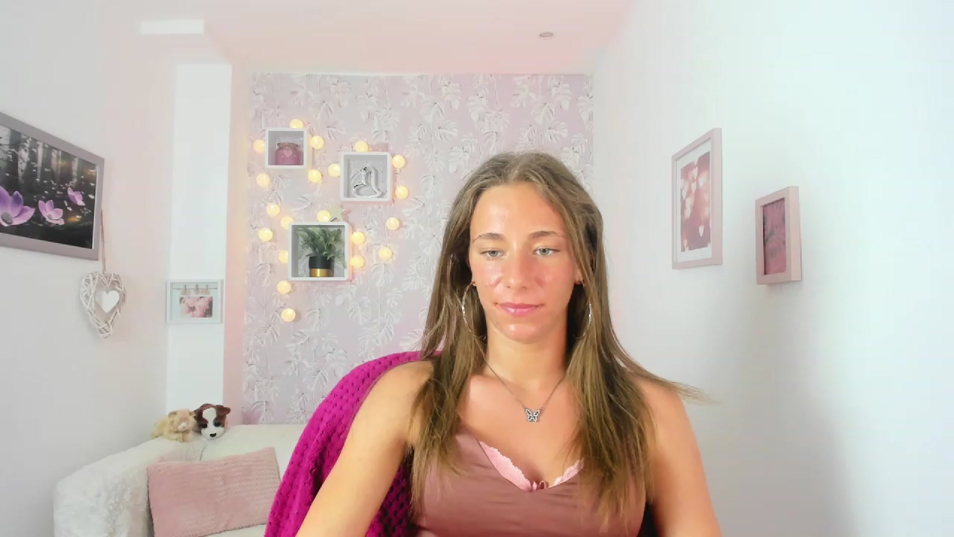 Gallery image thumbnail from Sasha_White18's myfreecams stream on, 05/31/2023, 12:56 image 18 of 20