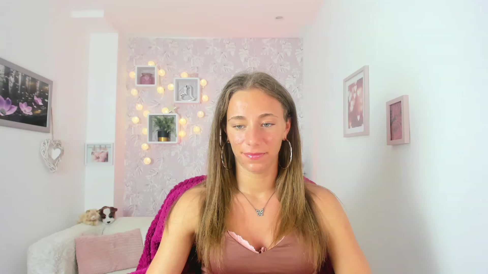 Gallery image thumbnail from Sasha_White18's myfreecams stream on, 05/31/2023, 12:56 image 4 of 20