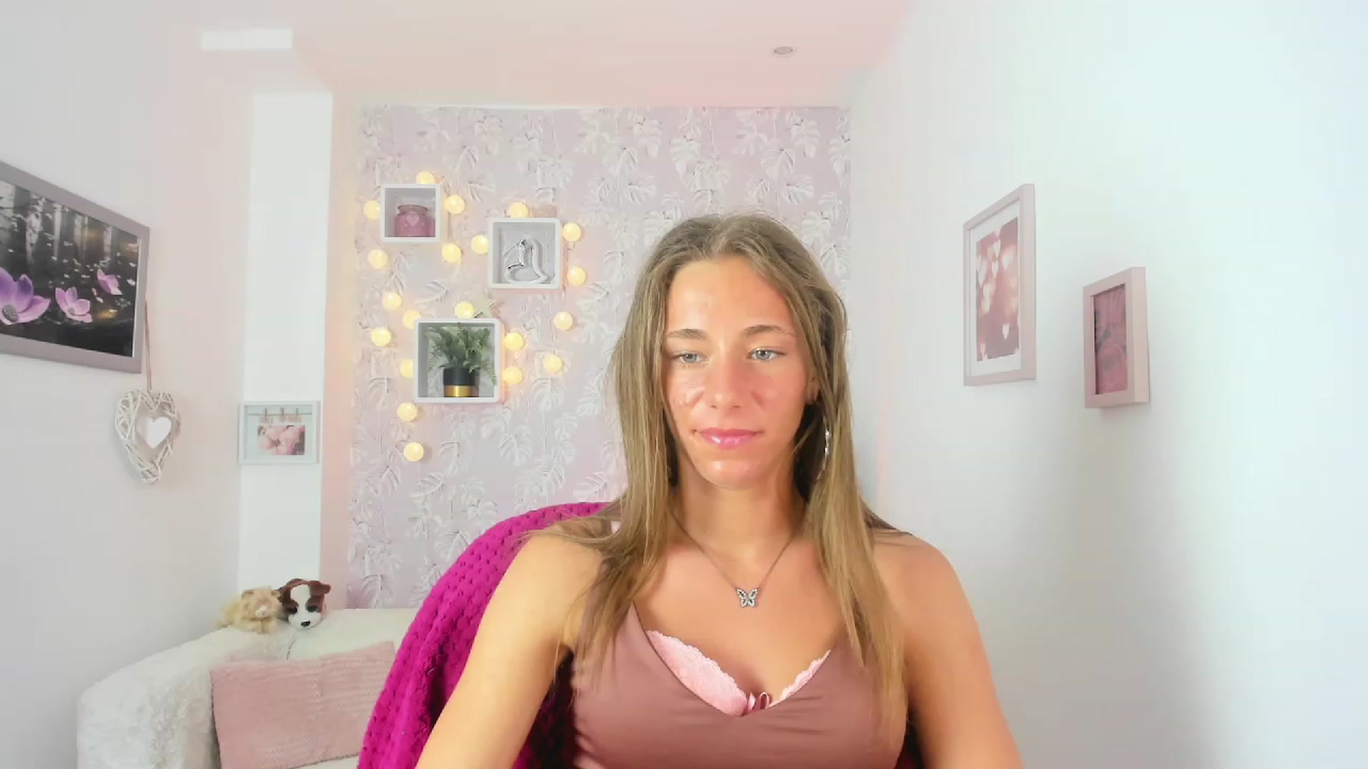 Gallery image thumbnail from Sasha_White18's myfreecams stream on, 05/31/2023, 12:56 image 15 of 20