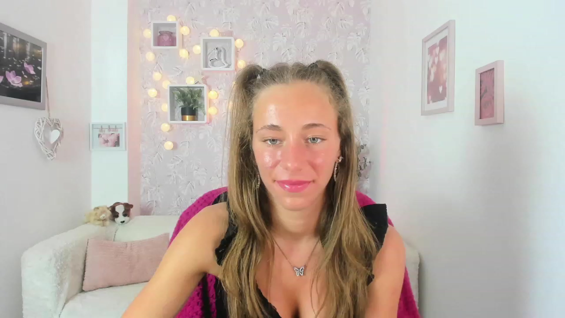 Gallery image thumbnail from Sasha_White18's myfreecams stream on, 06/01/2023, 15:23 image 5 of 20