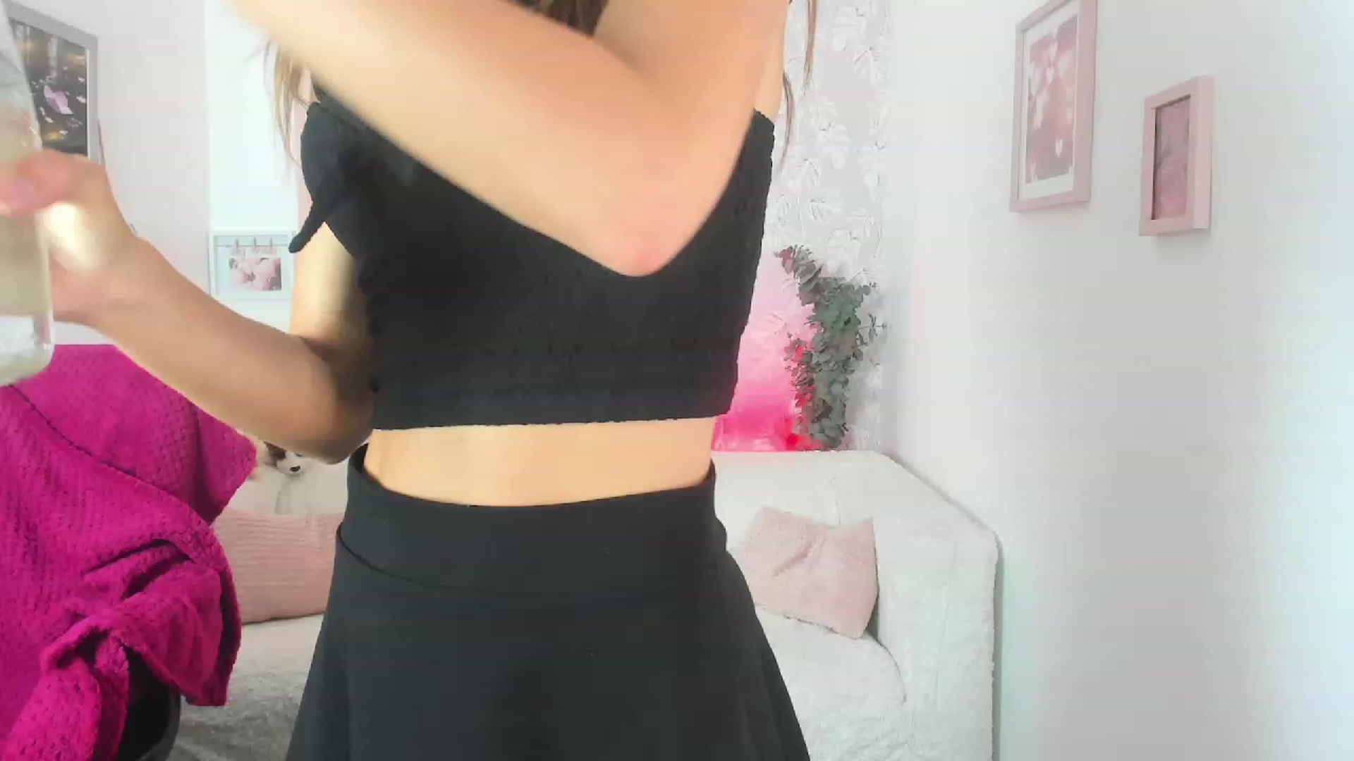 Gallery image thumbnail from Sasha_White18's myfreecams stream on, 06/01/2023, 15:23 image 17 of 20