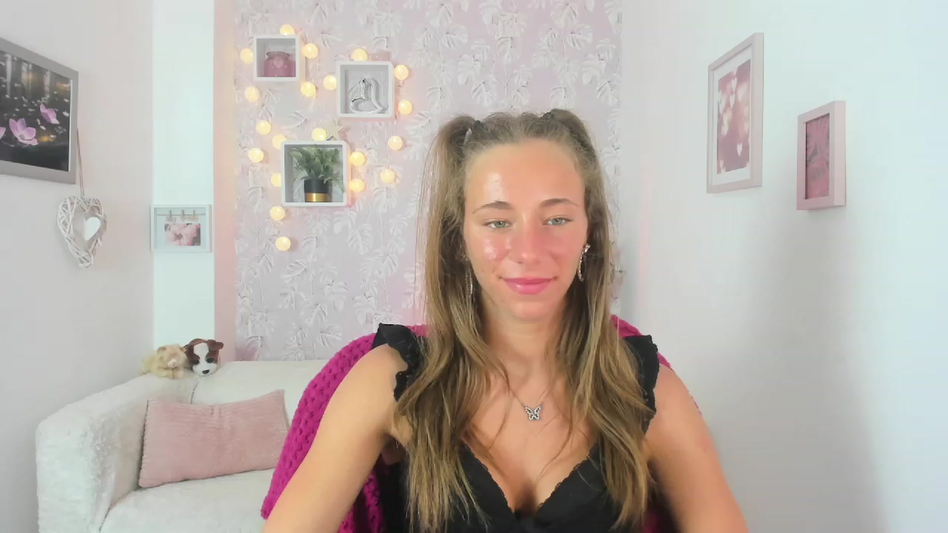 Gallery image thumbnail from Sasha_White18's myfreecams stream on, 06/01/2023, 15:23 image 11 of 20