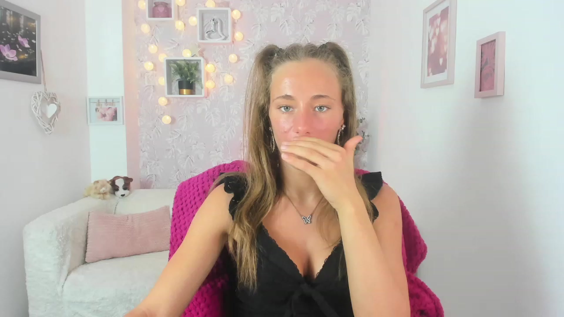 Gallery image thumbnail from Sasha_White18's myfreecams stream on, 06/01/2023, 15:23 image 19 of 20