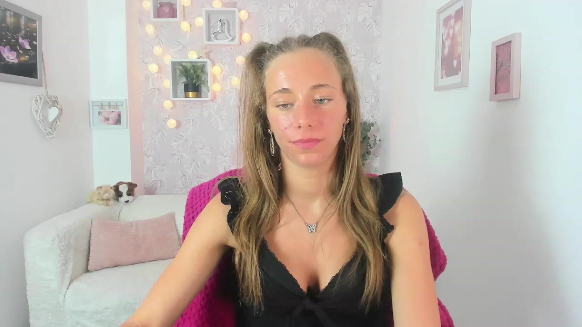 Gallery image thumbnail from Sasha_White18's myfreecams stream on, 06/01/2023, 15:43 image 12 of 20