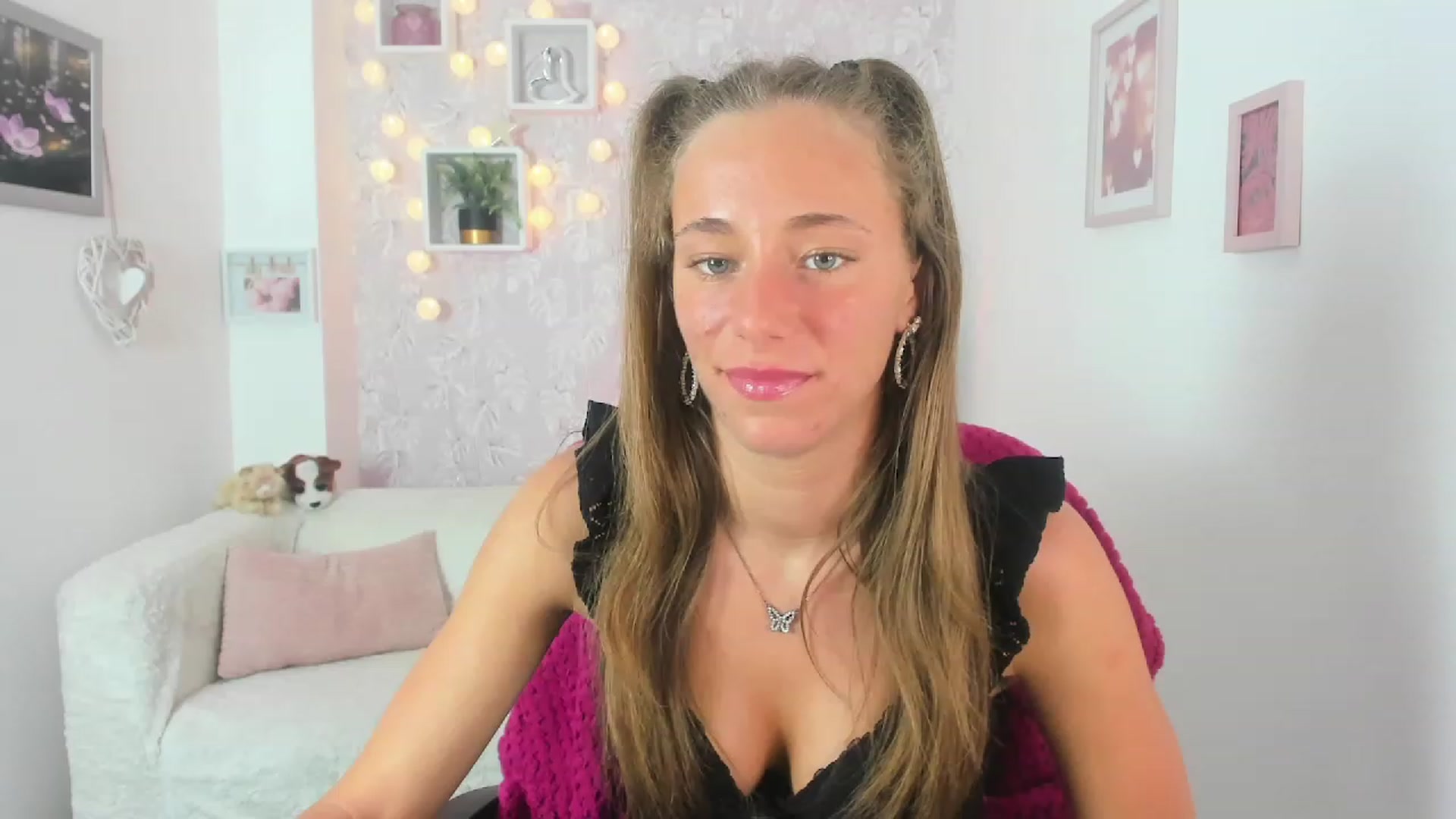 Gallery image thumbnail from Sasha_White18's myfreecams stream on, 06/01/2023, 17:51 image 4 of 20