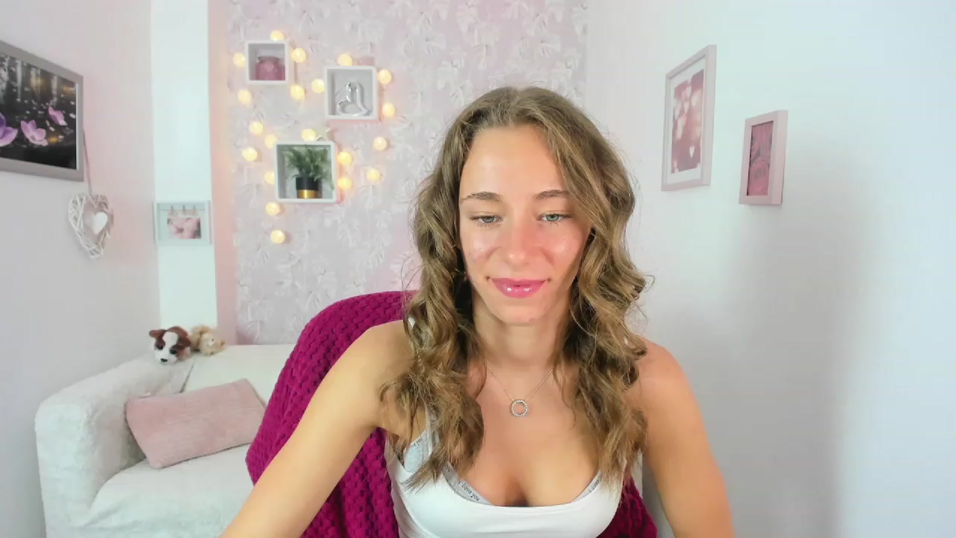 Gallery image thumbnail from Sasha_White18's myfreecams stream on, 06/12/2023, 13:38 image 5 of 20