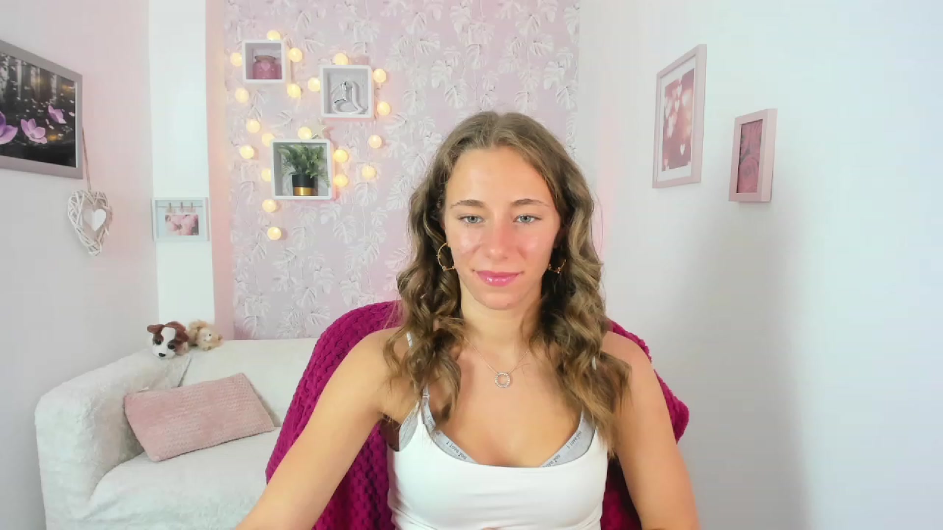 Gallery image thumbnail from Sasha_White18's myfreecams stream on, 06/12/2023, 13:38 image 16 of 20