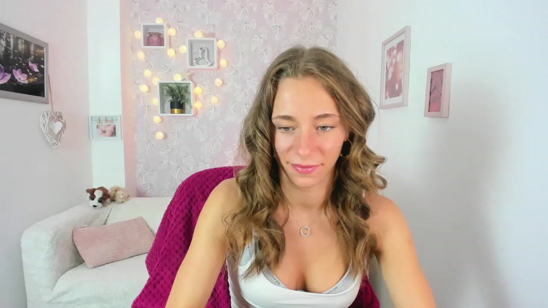 Gallery image thumbnail from Sasha_White18's myfreecams stream on, 06/12/2023, 13:38 image 7 of 20