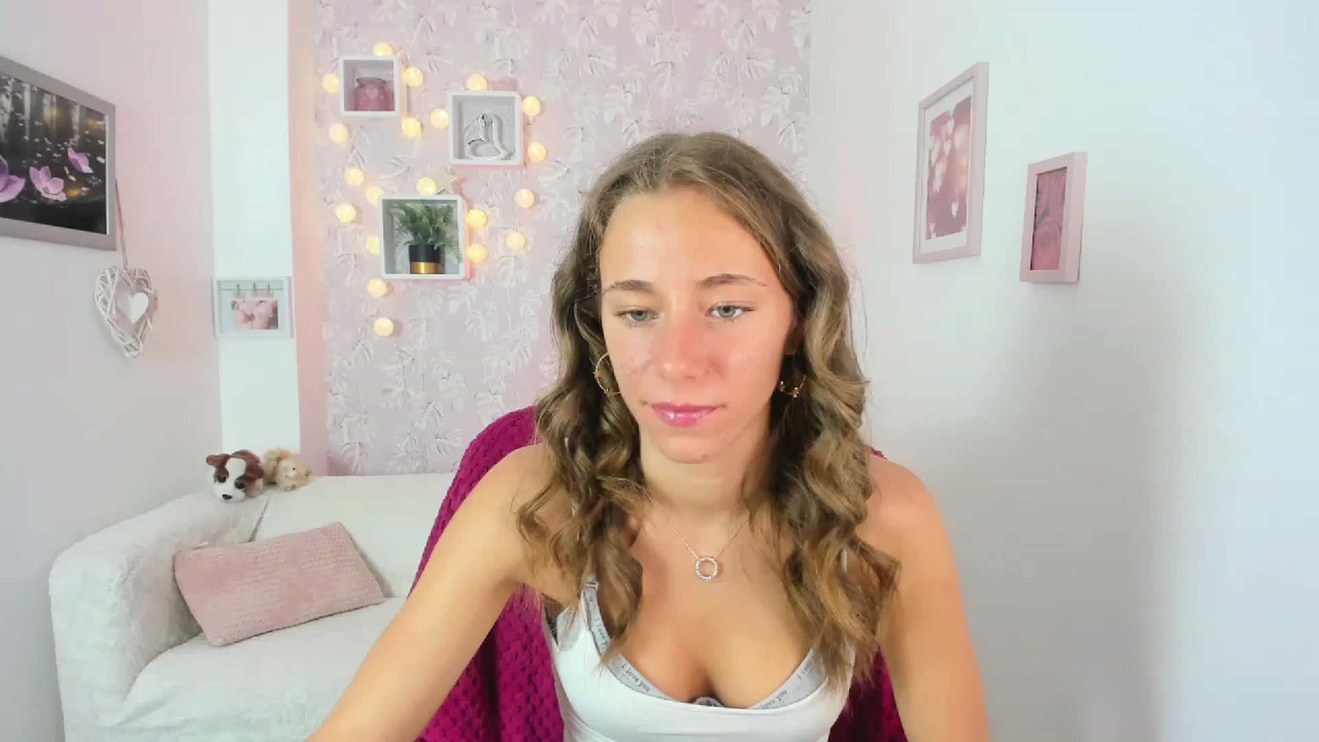 Gallery image thumbnail from Sasha_White18's myfreecams stream on, 06/12/2023, 13:38 image 14 of 20