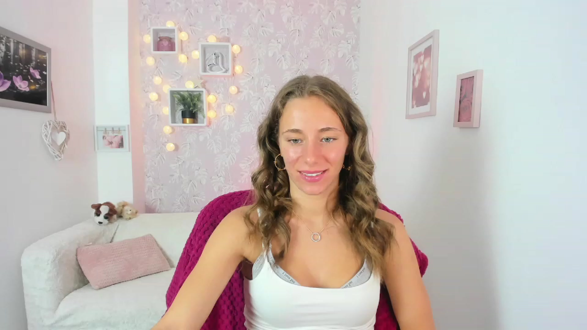 Gallery image thumbnail from Sasha_White18's myfreecams stream on, 06/12/2023, 13:38 image 19 of 20