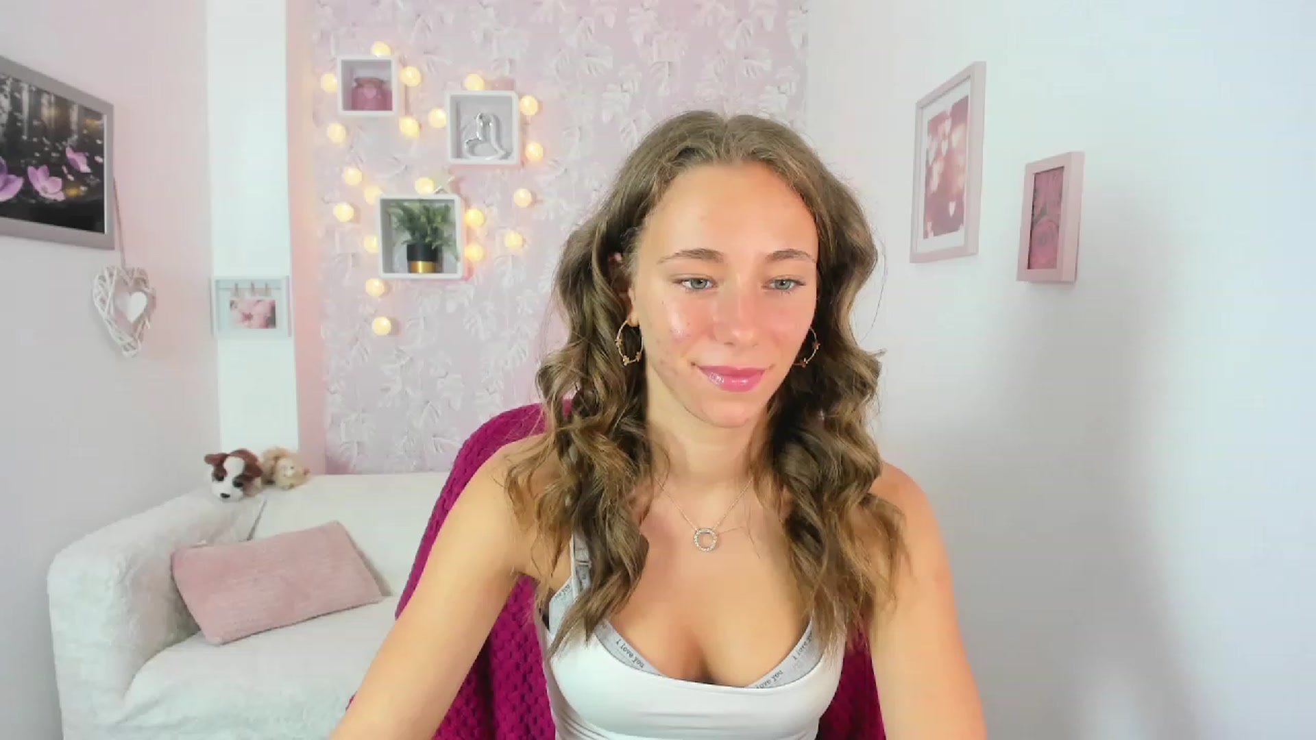 Gallery image thumbnail from Sasha_White18's myfreecams stream on, 06/12/2023, 13:38 image 12 of 20