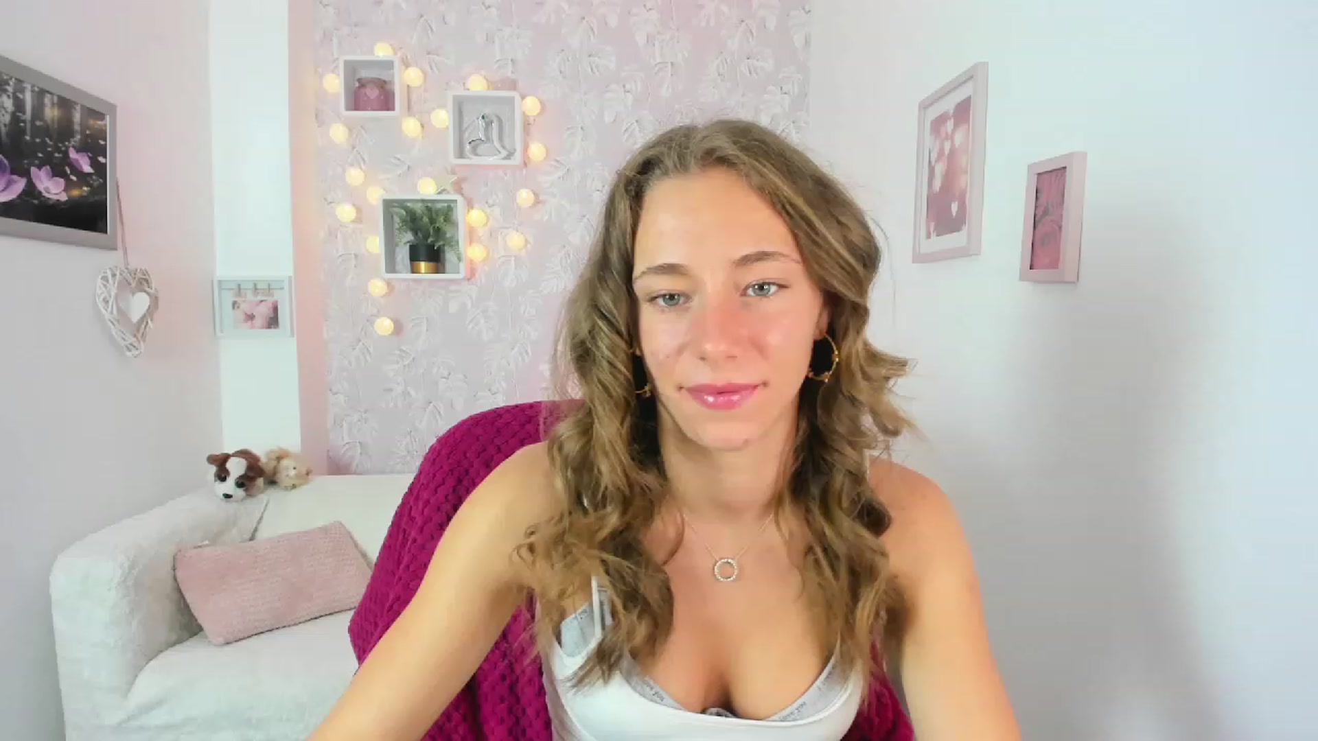 Gallery image thumbnail from Sasha_White18's myfreecams stream on, 06/12/2023, 13:38 image 6 of 20