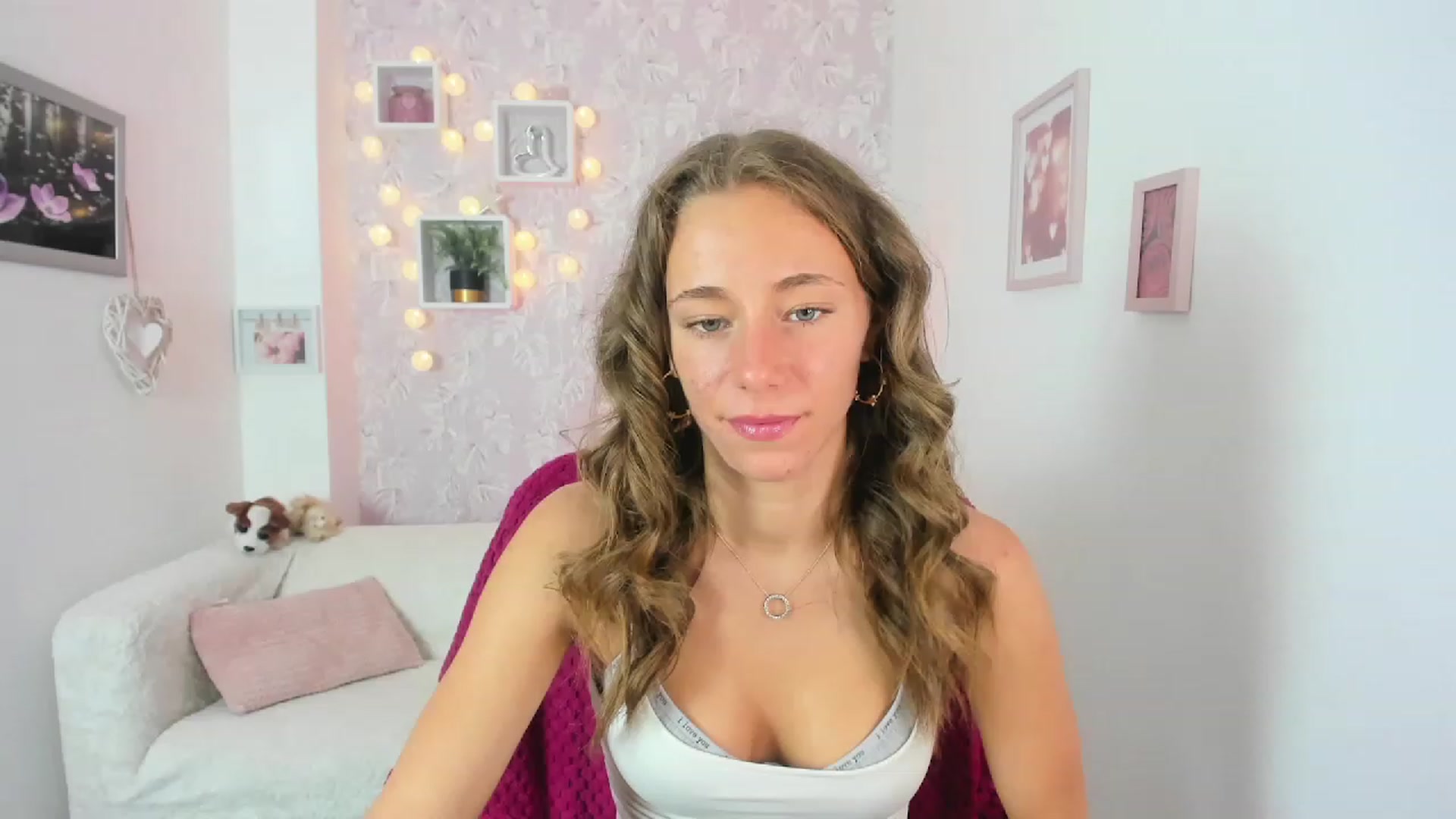 Gallery image thumbnail from Sasha_White18's myfreecams stream on, 06/12/2023, 13:38 image 11 of 20