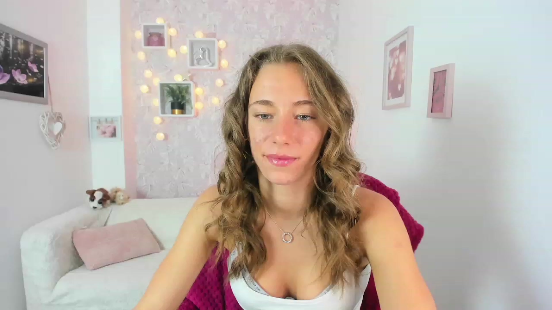 Gallery image thumbnail from Sasha_White18's myfreecams stream on, 06/12/2023, 13:38 image 4 of 20