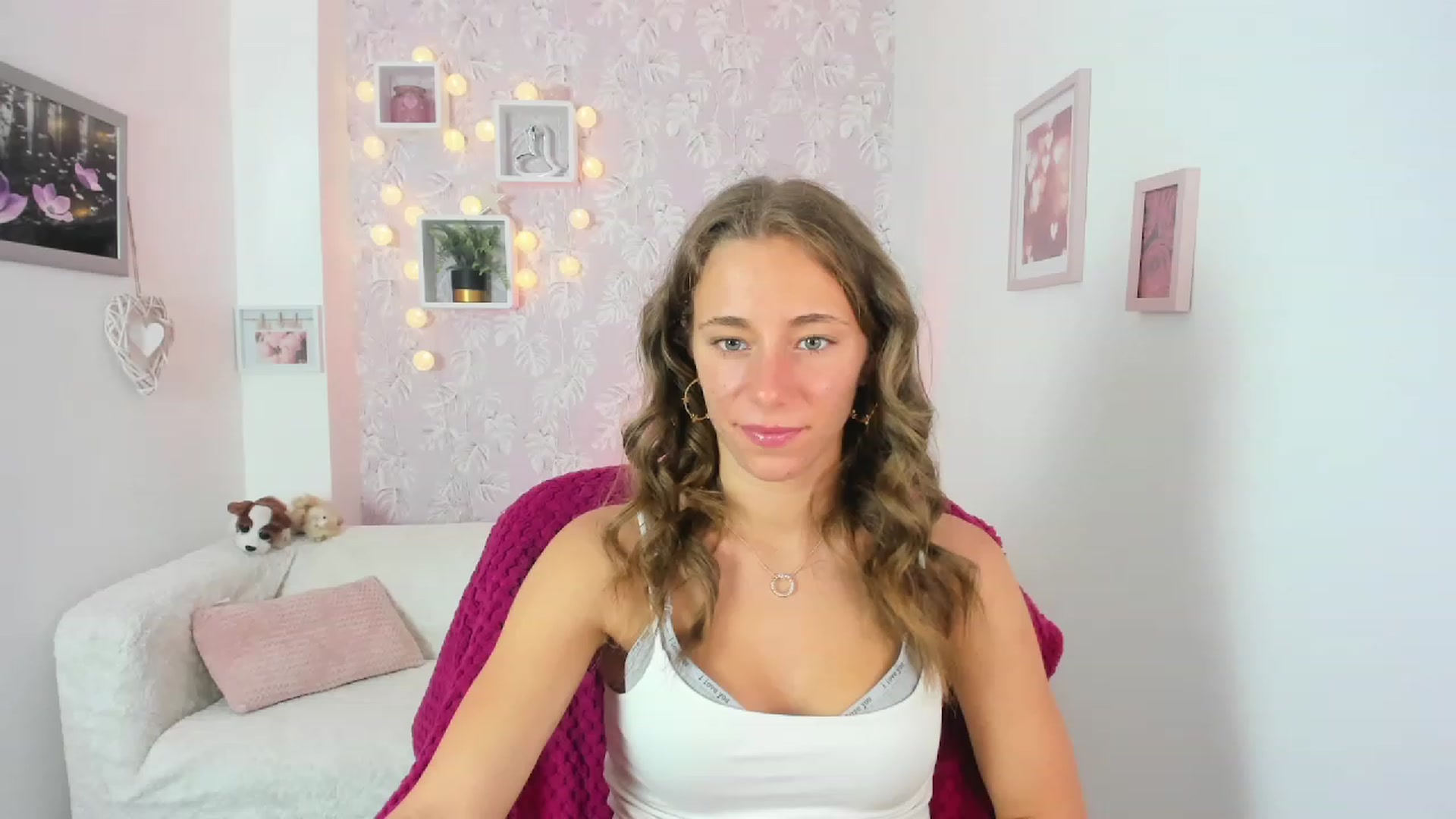 Gallery image thumbnail from Sasha_White18's myfreecams stream on, 06/12/2023, 13:38 image 17 of 20