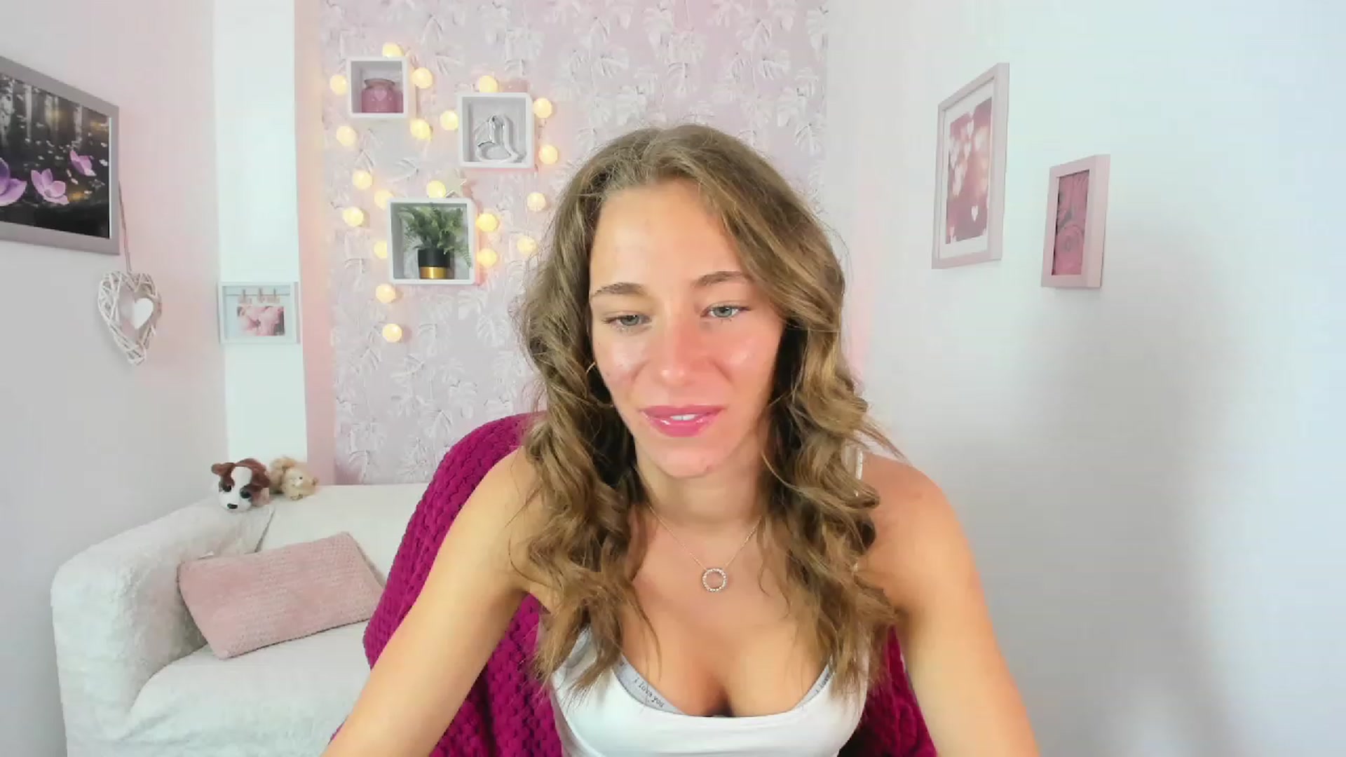 Gallery image thumbnail from Sasha_White18's myfreecams stream on, 06/12/2023, 13:38 image 3 of 20
