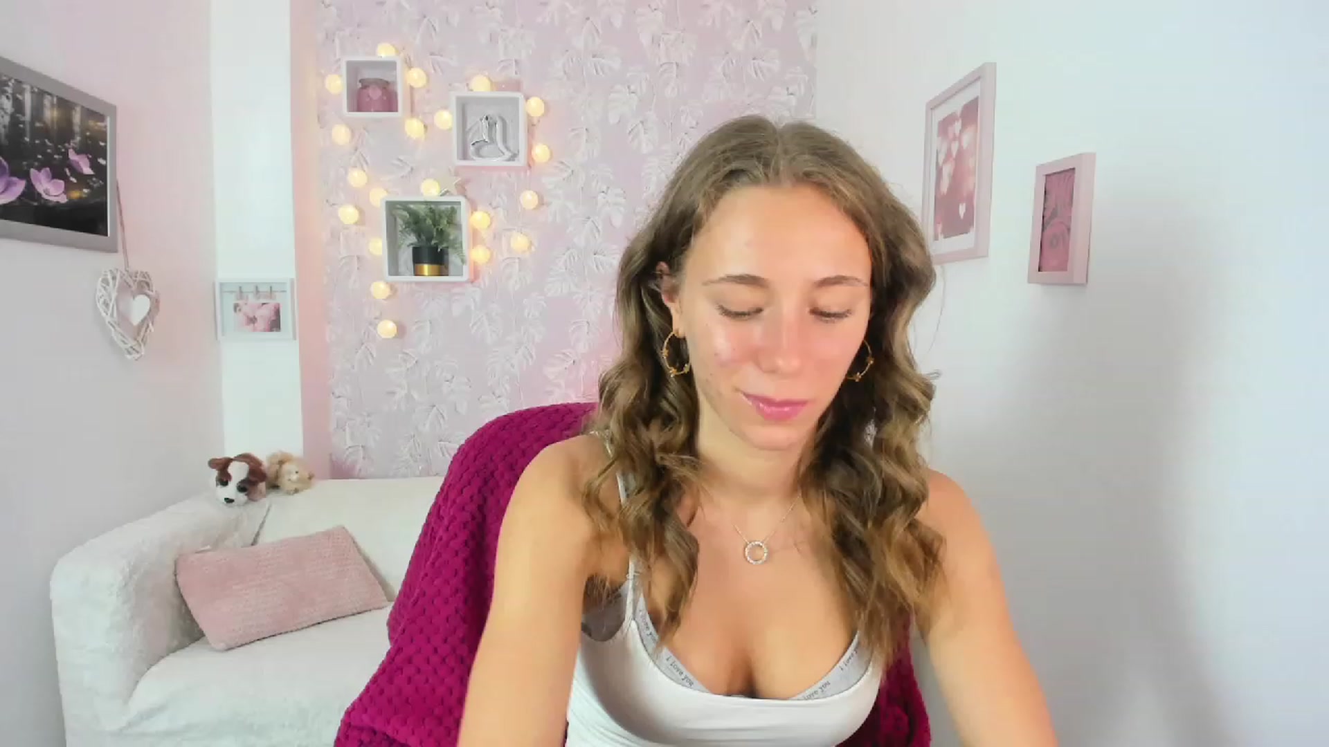 Gallery image thumbnail from Sasha_White18's myfreecams stream on, 06/12/2023, 13:38 image 13 of 20