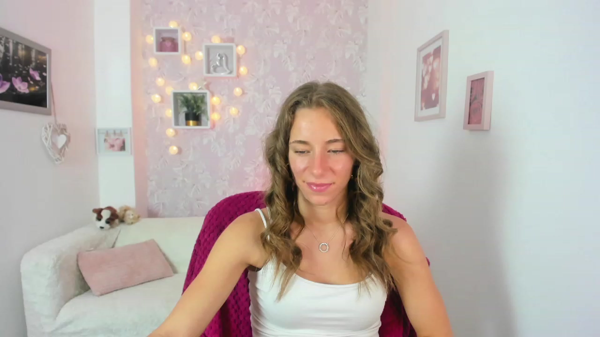 Gallery image thumbnail from Sasha_White18's myfreecams stream on, 06/12/2023, 14:09 image 13 of 20