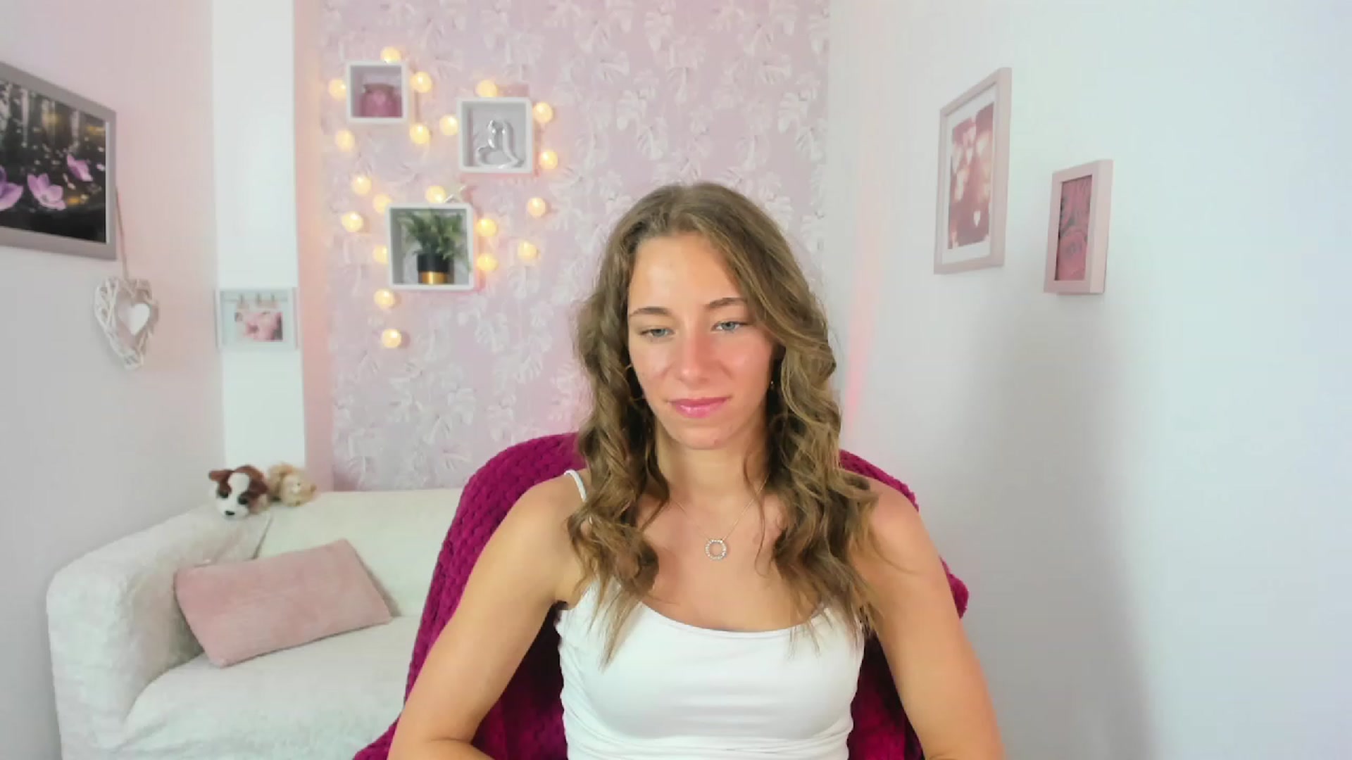 Gallery image thumbnail from Sasha_White18's myfreecams stream on, 06/12/2023, 14:09 image 10 of 20