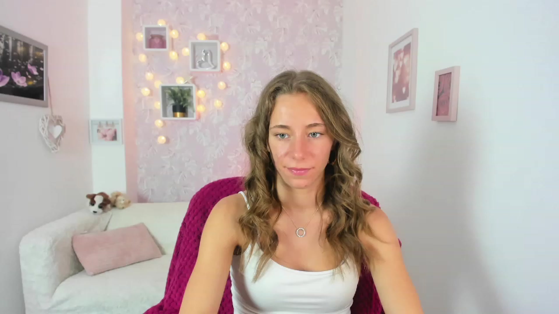 Gallery image thumbnail from Sasha_White18's myfreecams stream on, 06/12/2023, 14:09 image 4 of 20