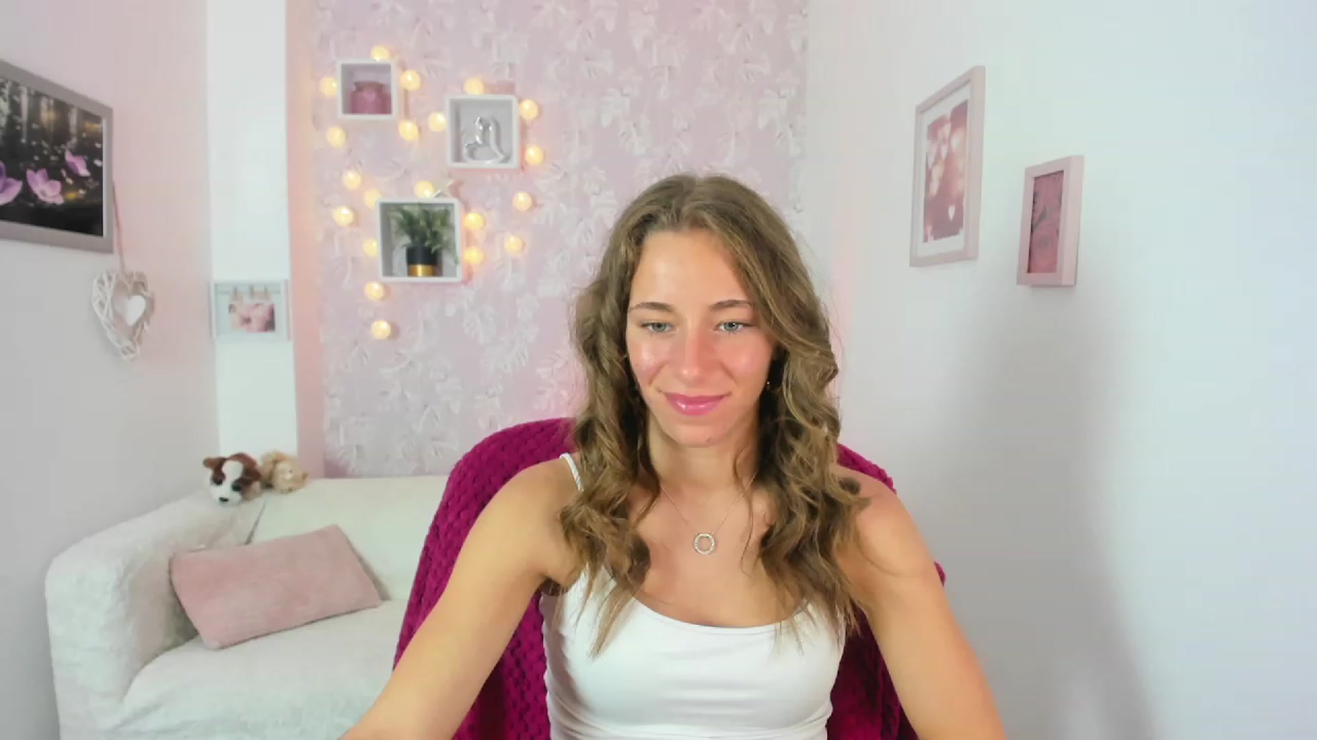 Gallery image thumbnail from Sasha_White18's myfreecams stream on, 06/12/2023, 14:09 image 8 of 20