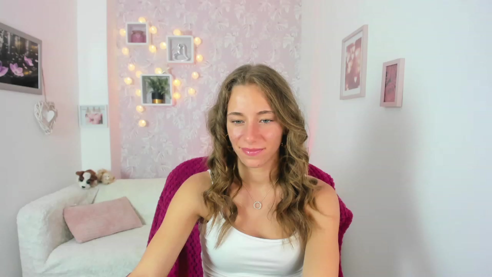 Gallery image thumbnail from Sasha_White18's myfreecams stream on, 06/12/2023, 14:09 image 6 of 20