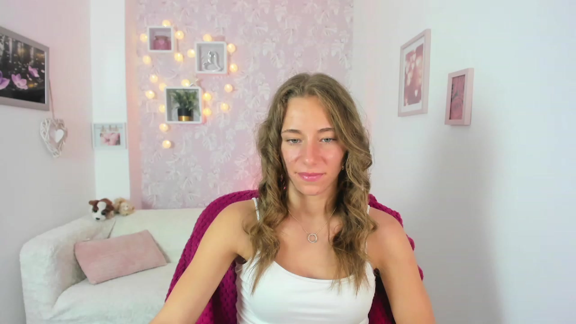 Gallery image thumbnail from Sasha_White18's myfreecams stream on, 06/12/2023, 14:09 image 17 of 20