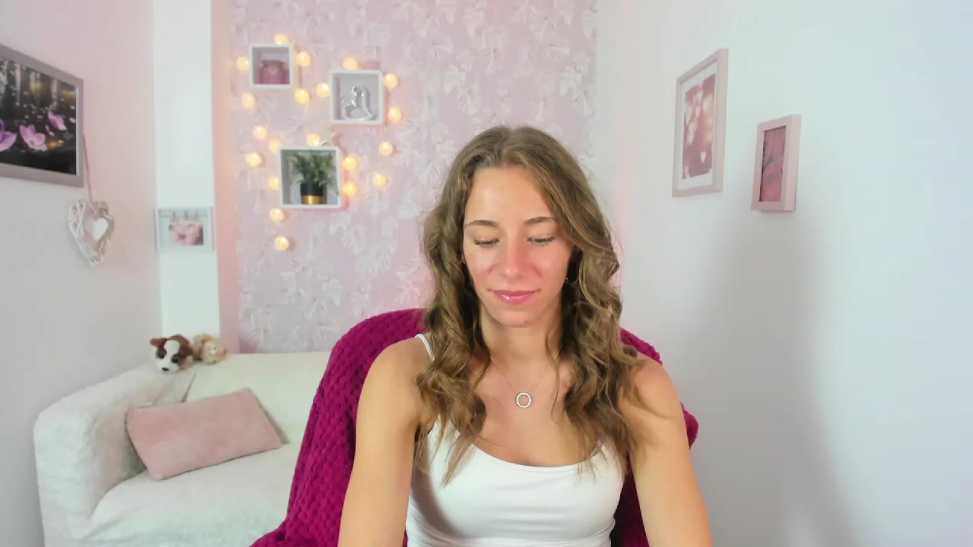 Gallery image thumbnail from Sasha_White18's myfreecams stream on, 06/12/2023, 14:09 image 7 of 20