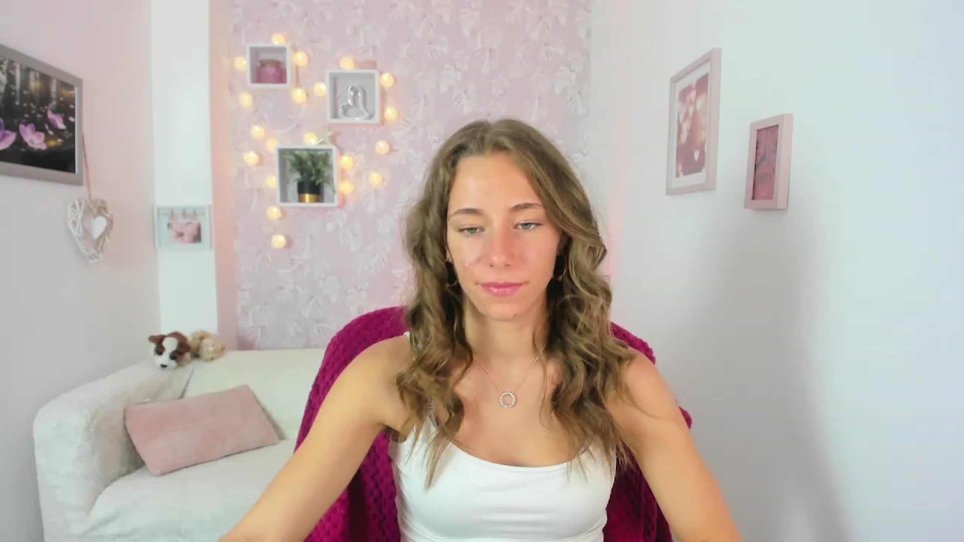 Gallery image thumbnail from Sasha_White18's myfreecams stream on, 06/12/2023, 14:09 image 3 of 20