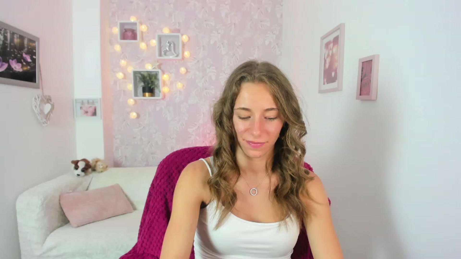 Gallery image thumbnail from Sasha_White18's myfreecams stream on, 06/12/2023, 14:09 image 11 of 20